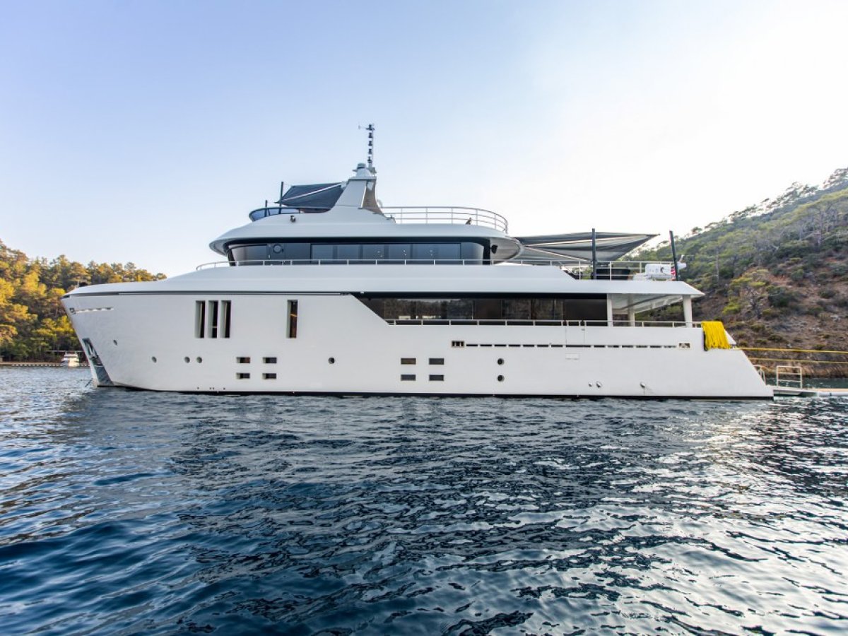Luxury Yacht ZEEMAR