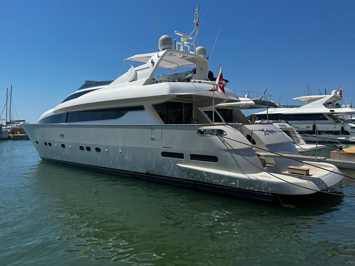 Luxury Yacht DEA ONE