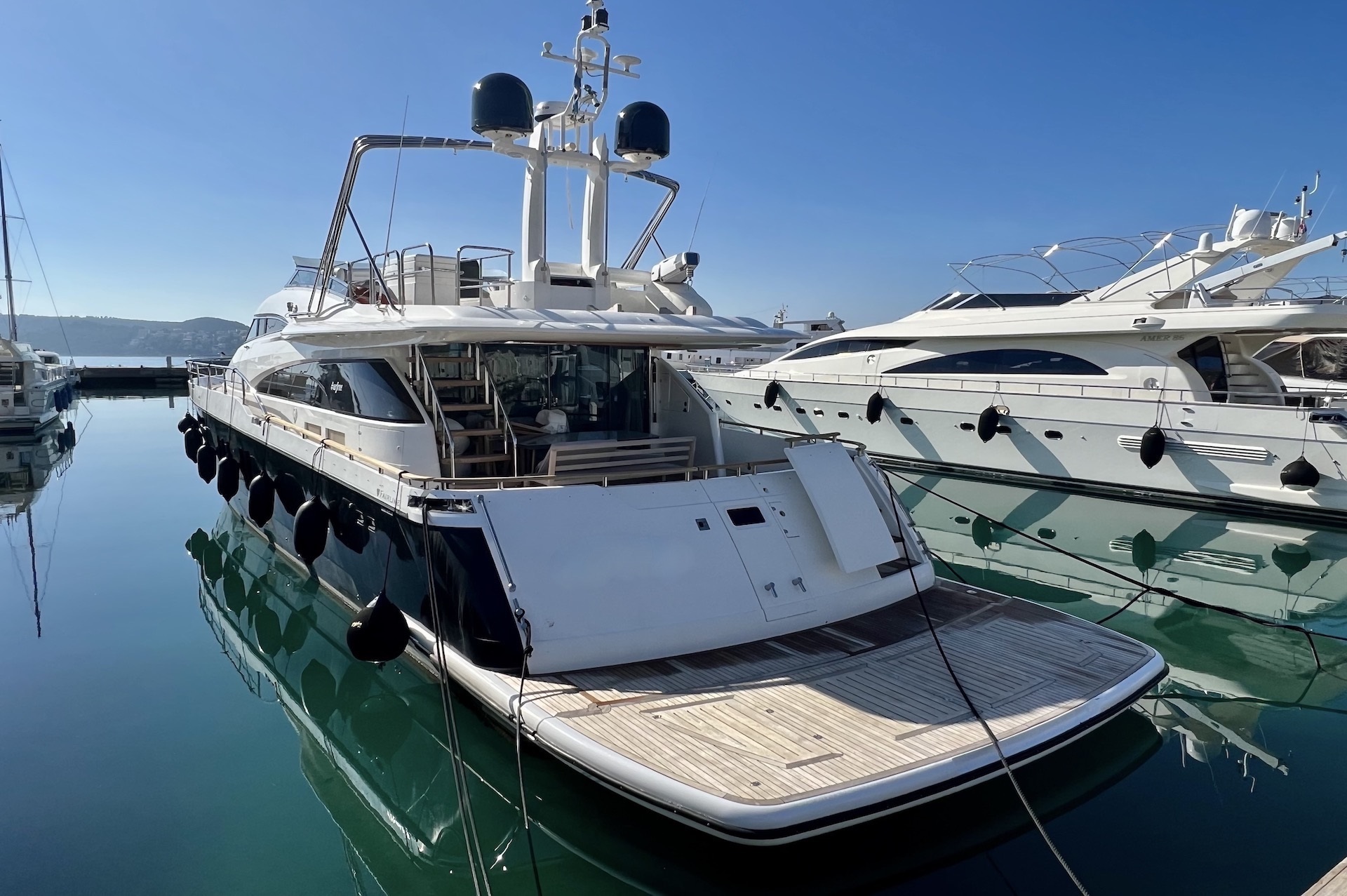 Luxury Yacht JOLIDOR