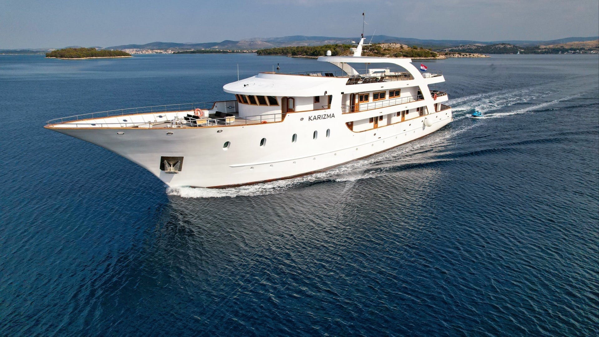 Luxury Yacht KARIZMA