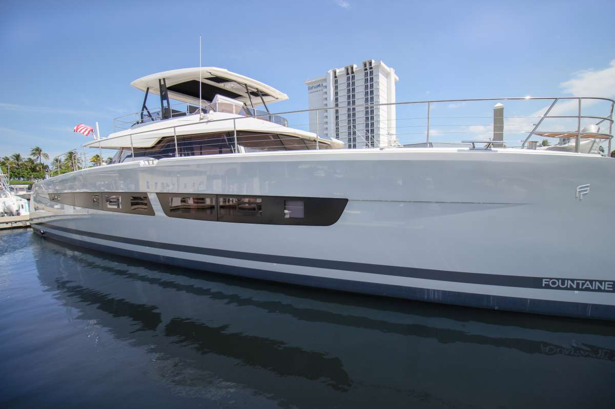 Luxury Yacht PRINCESS MILA