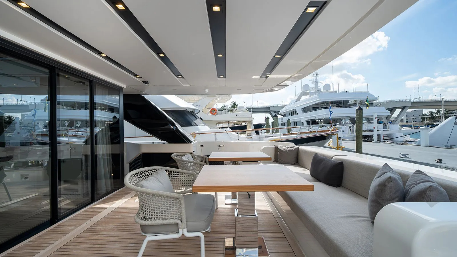 Luxury Yacht CLIC