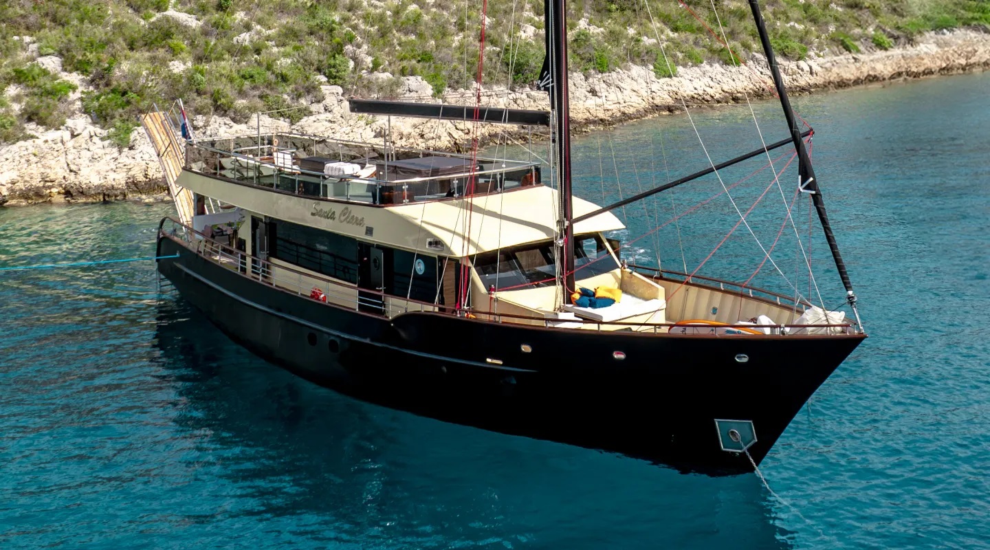 Luxury Yacht SANTA CLARA