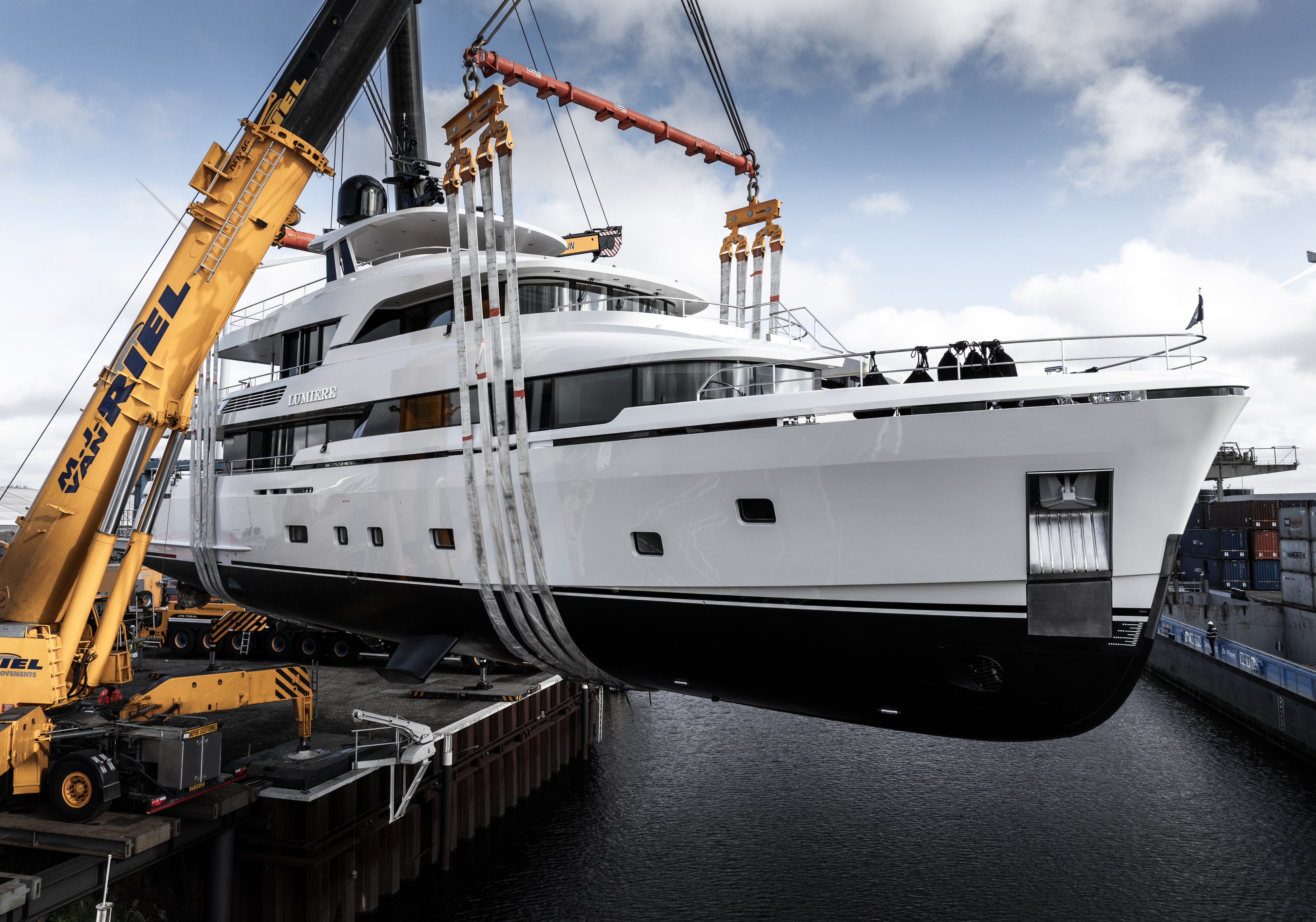 Superyacht LUMIERE - Launches