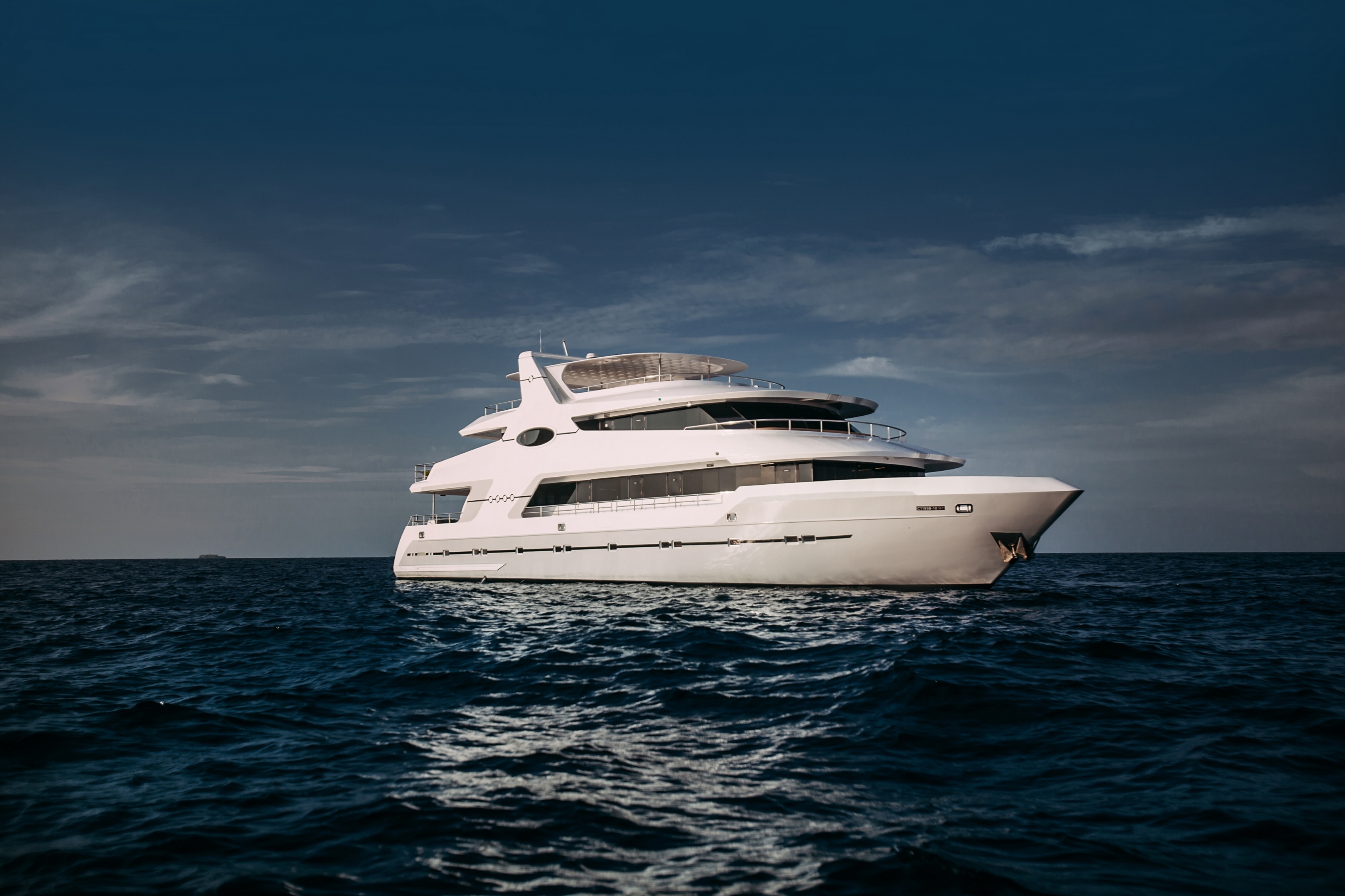 yacht booking online