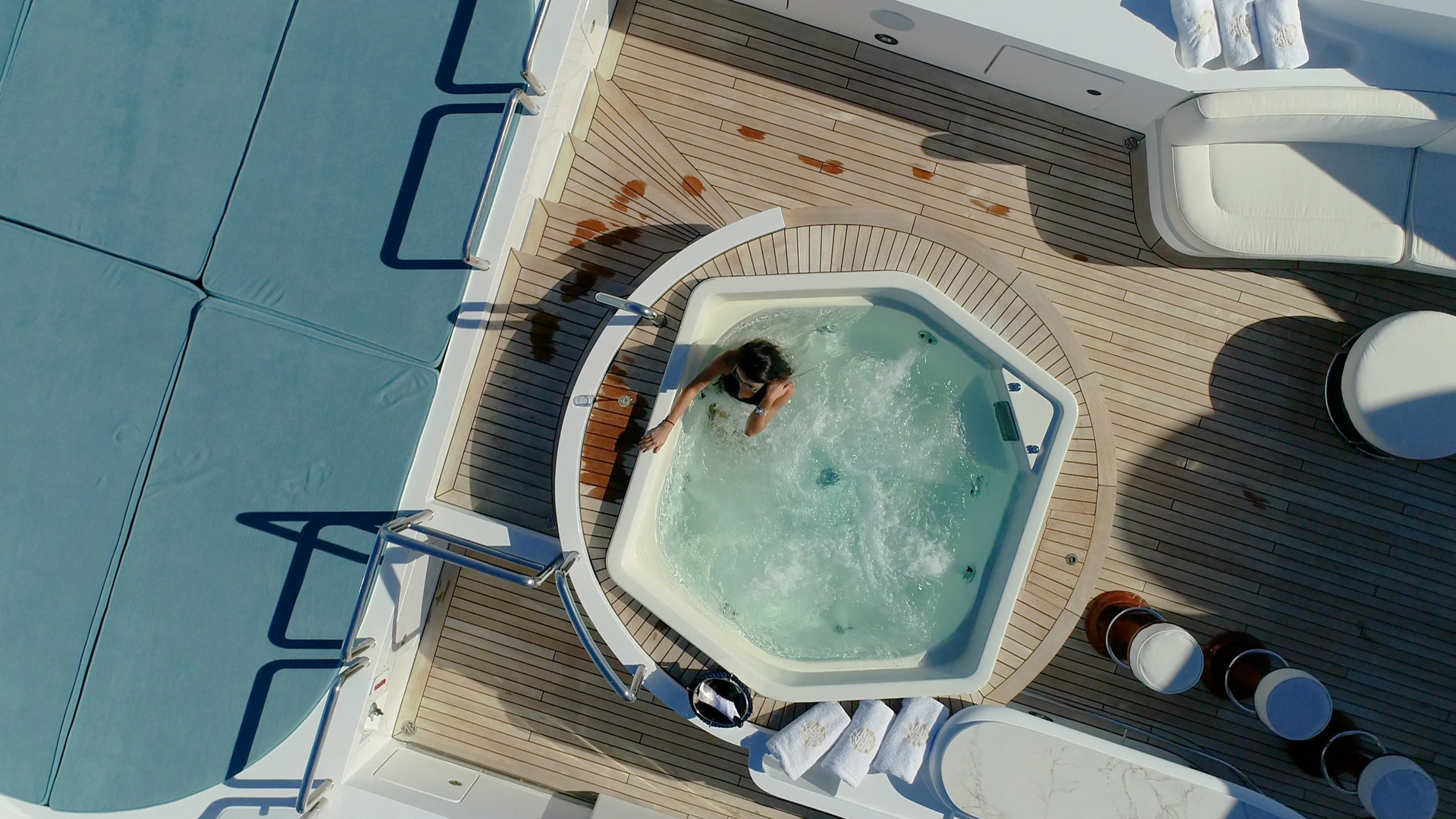 Sundeck jacuzzi aerial view