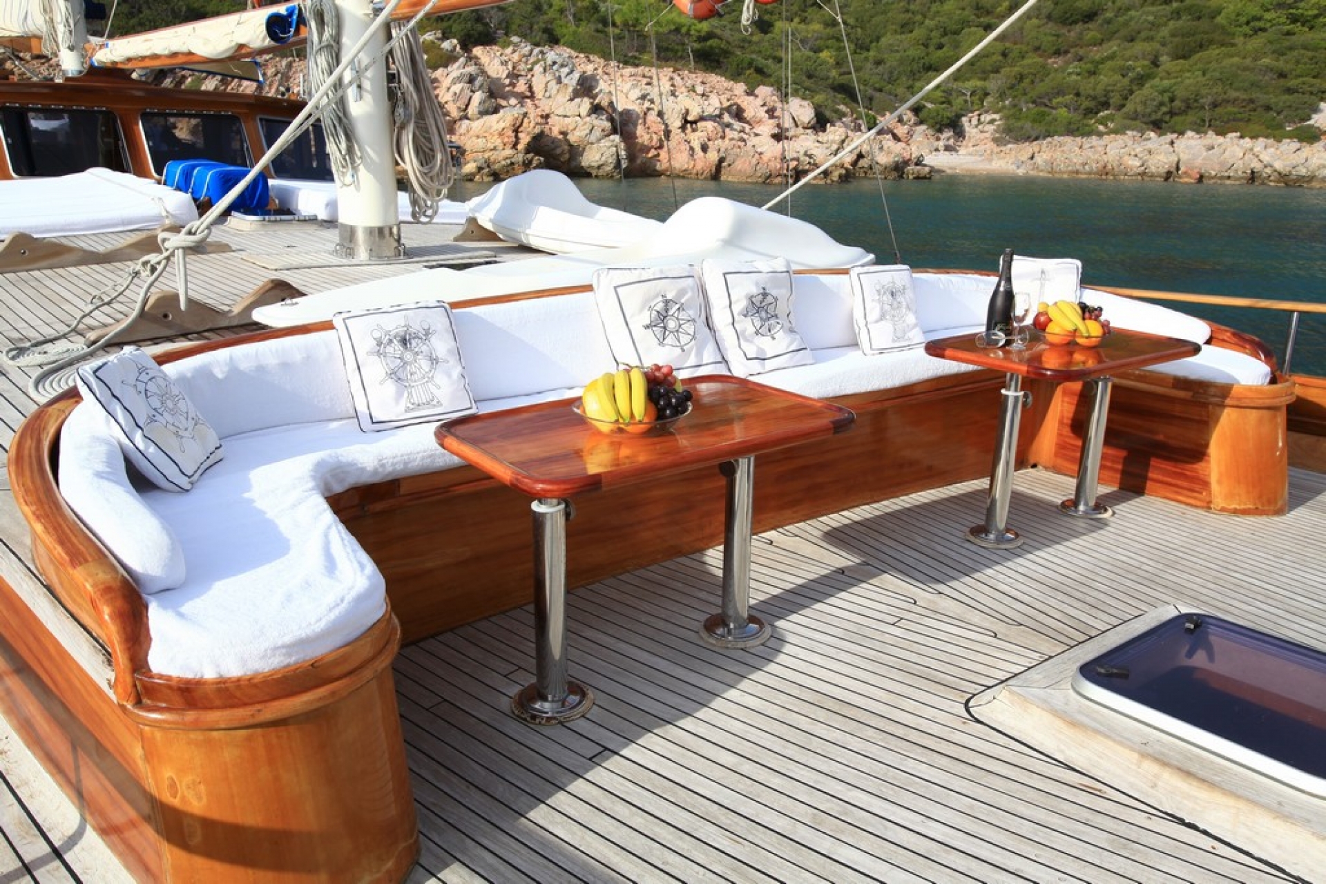 Foredeck casual seating