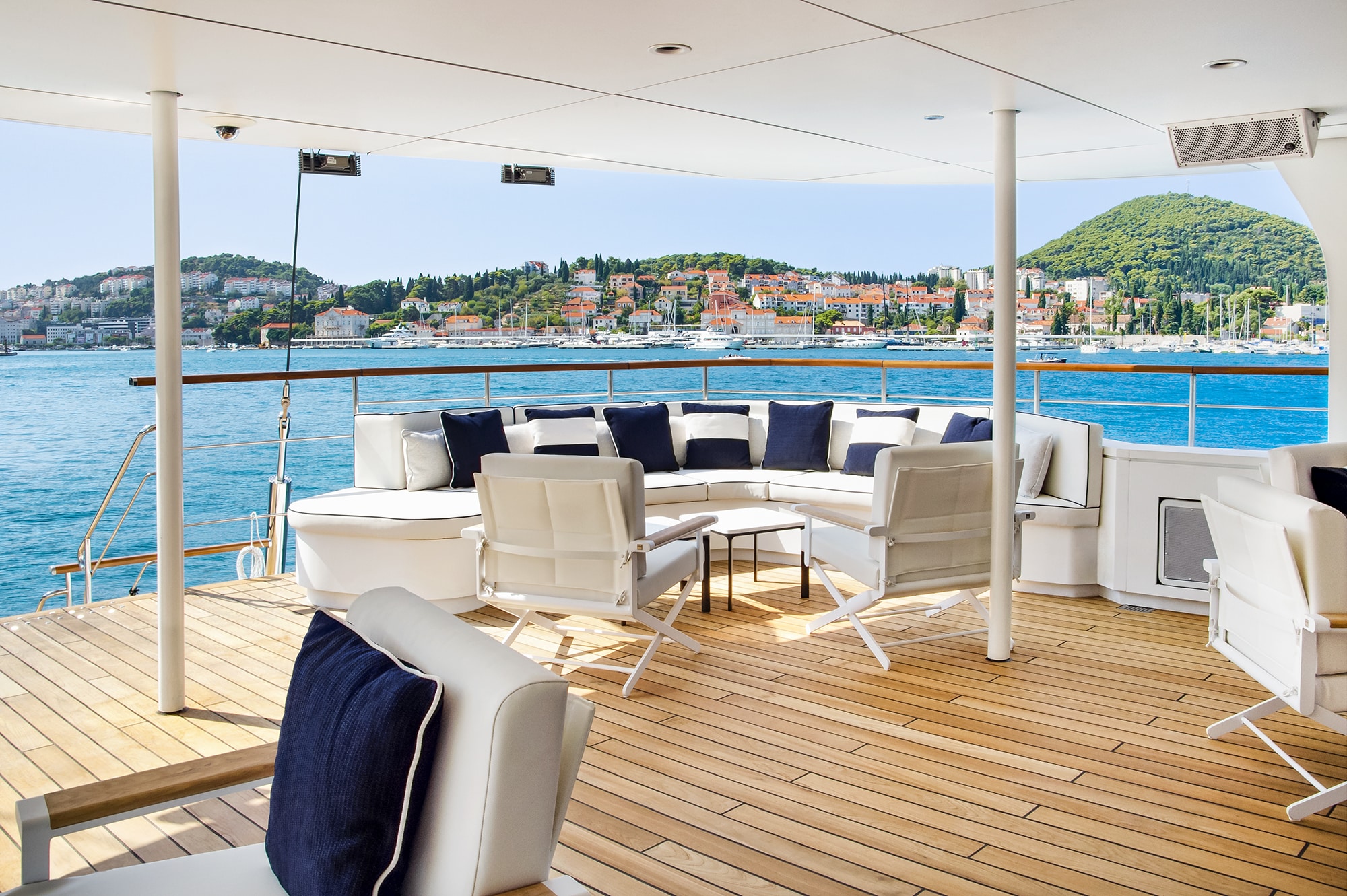 Marina deck lounge