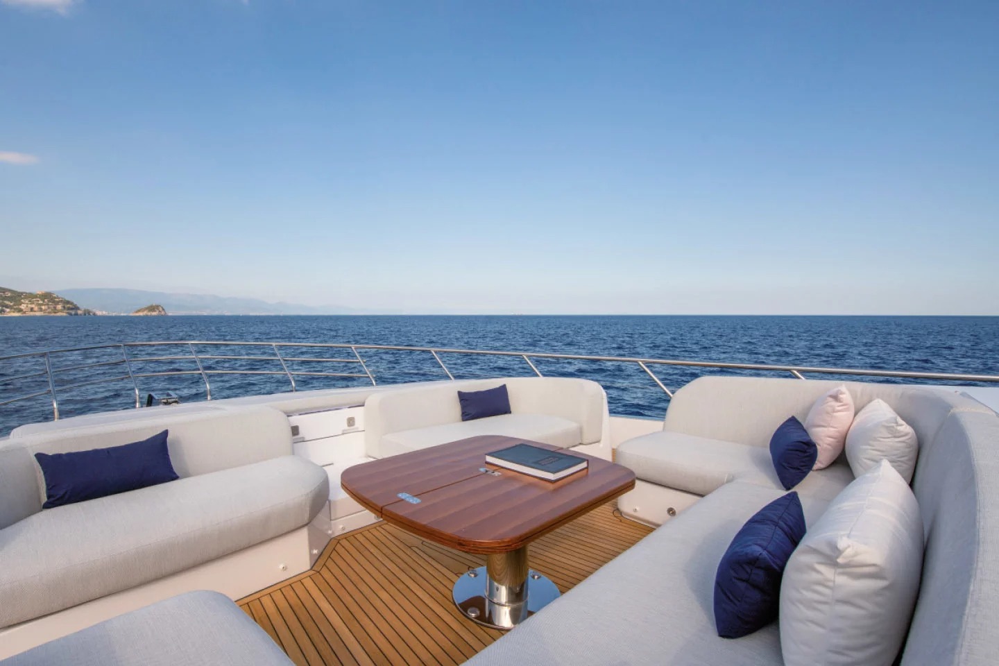 Gorgeous foredeck lounge area