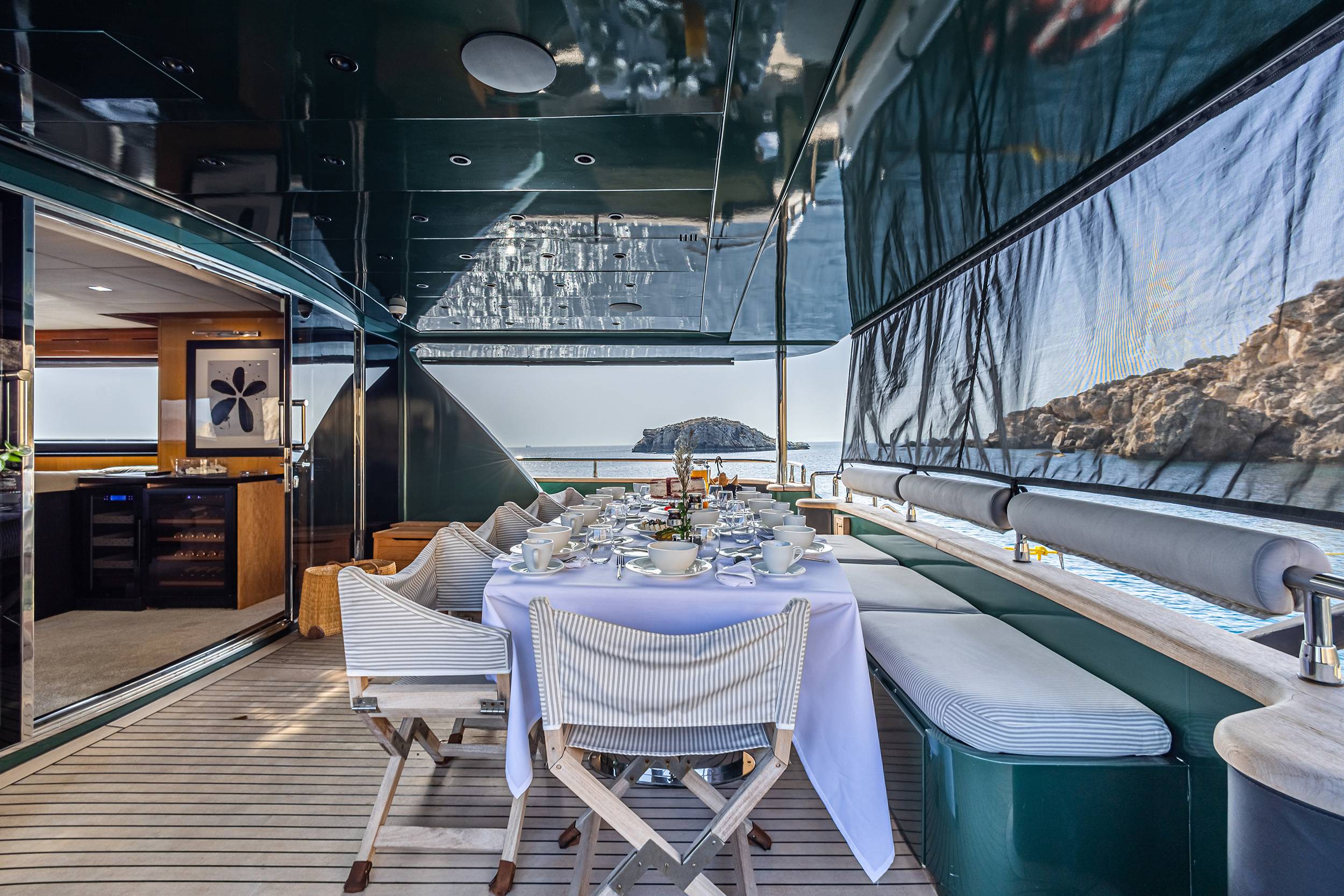 Main deck dining with sun shades