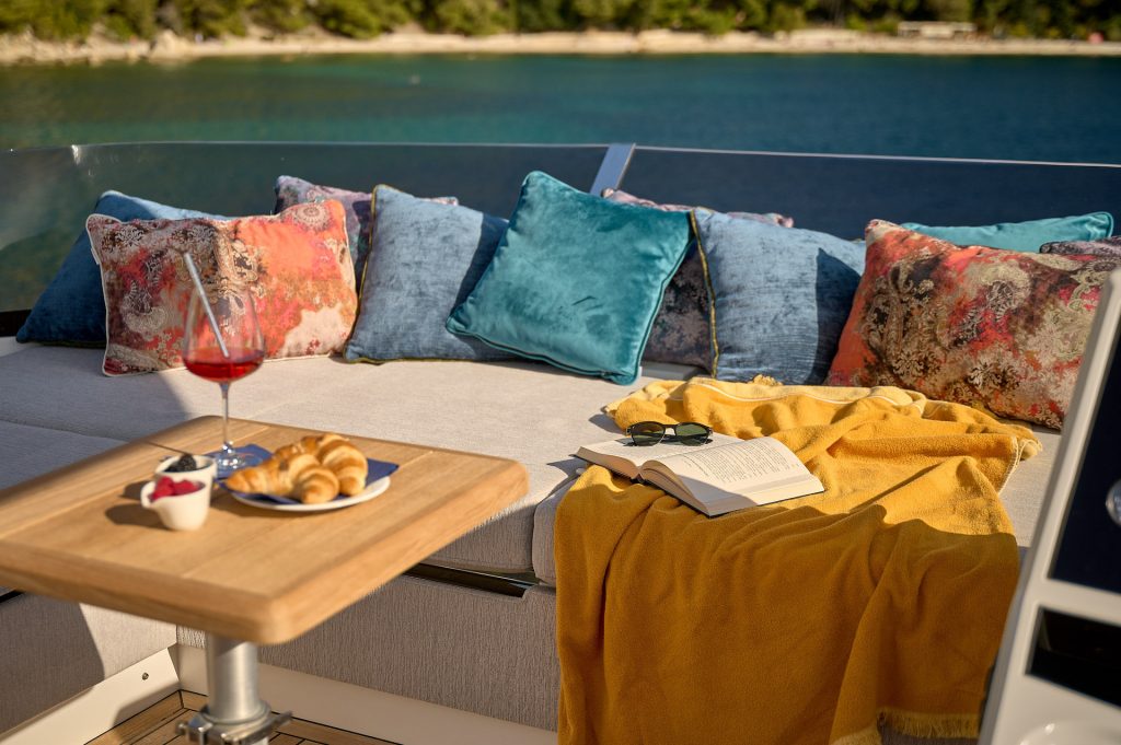 Stylish deck furnishings and accessories