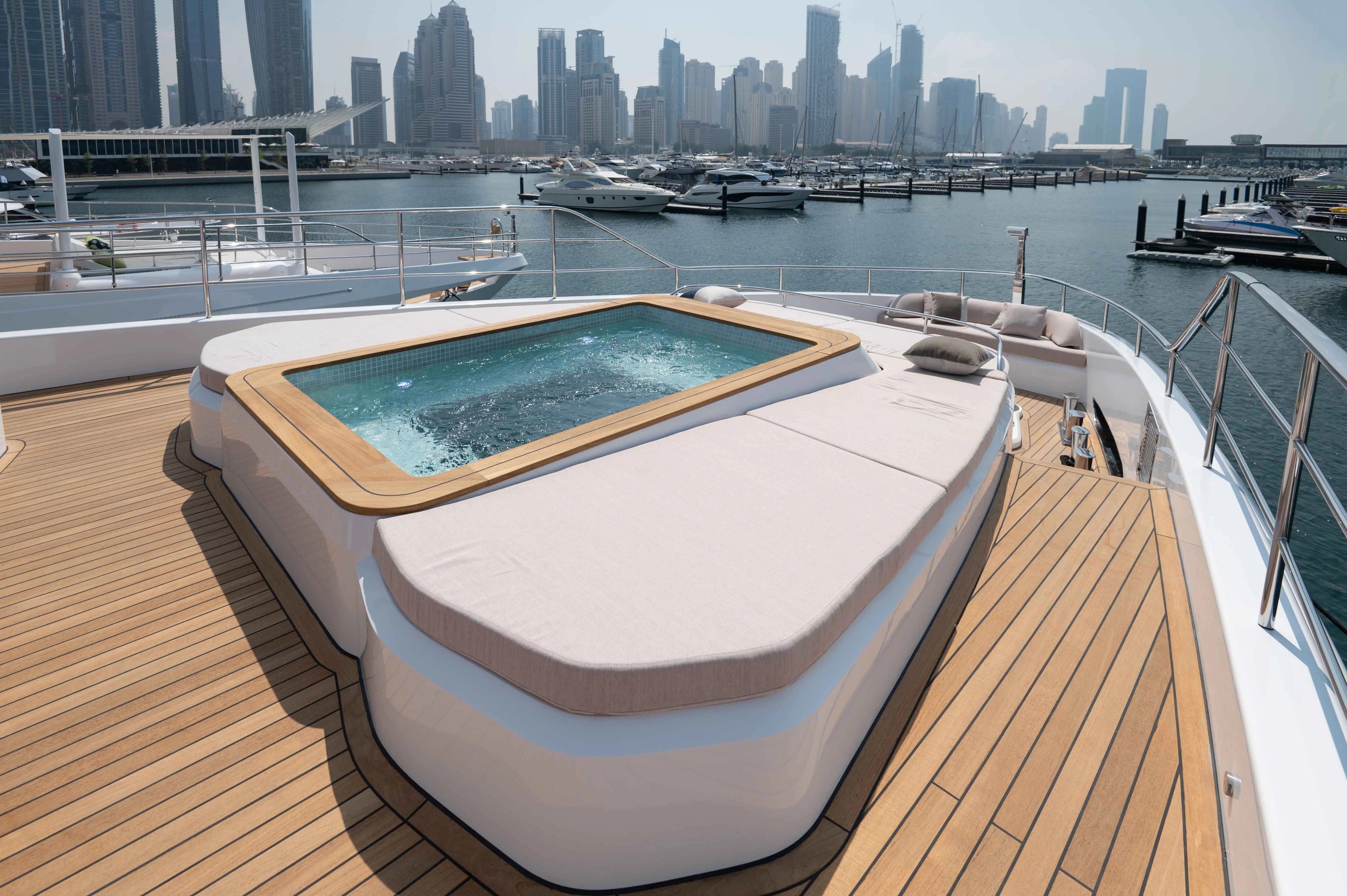 Foredeck Jacuzzi Pool