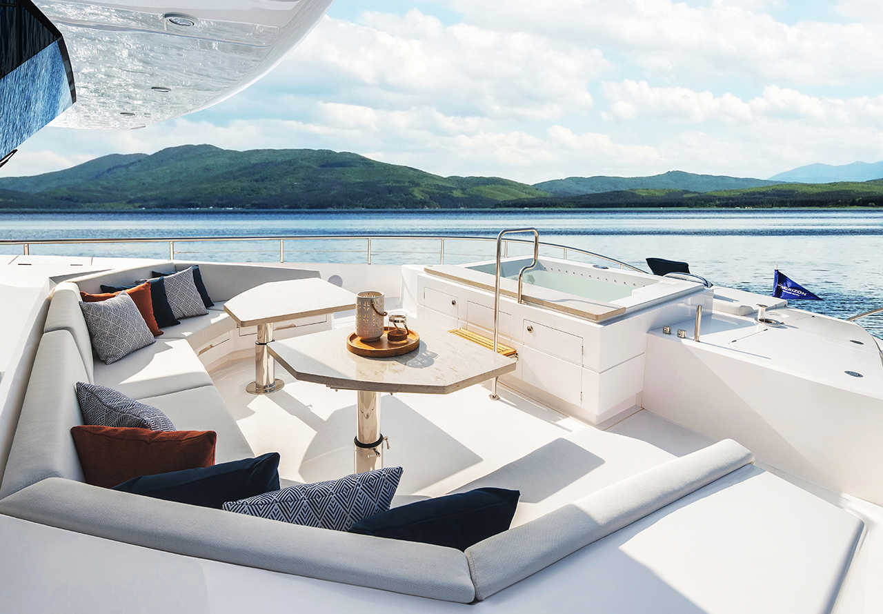 Foredeck With Jacuzzi - Day