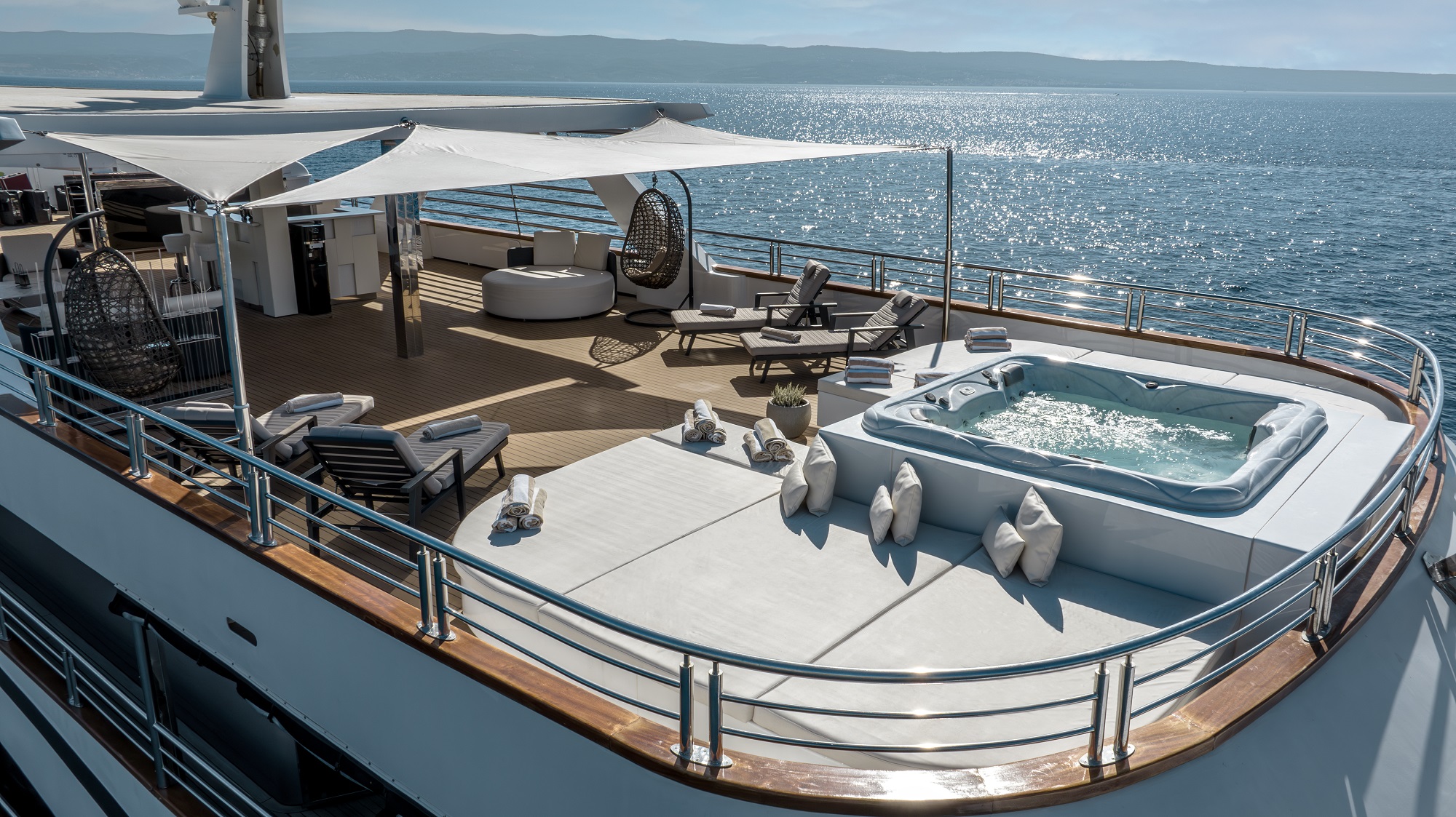 Sun Deck With Jacuzzi