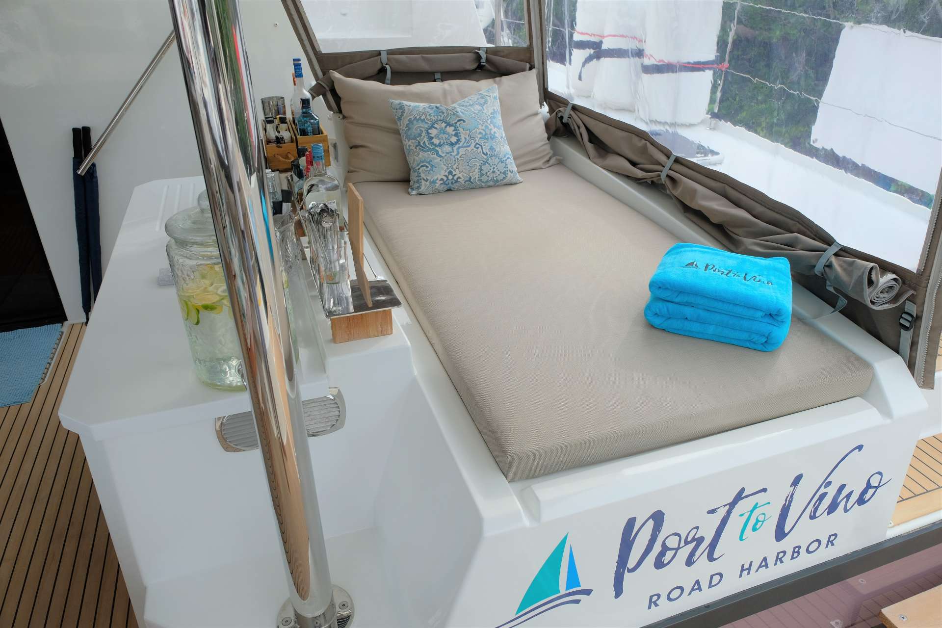 Sailing Catamaran PORT TO VINO  Aft Deck Lounge