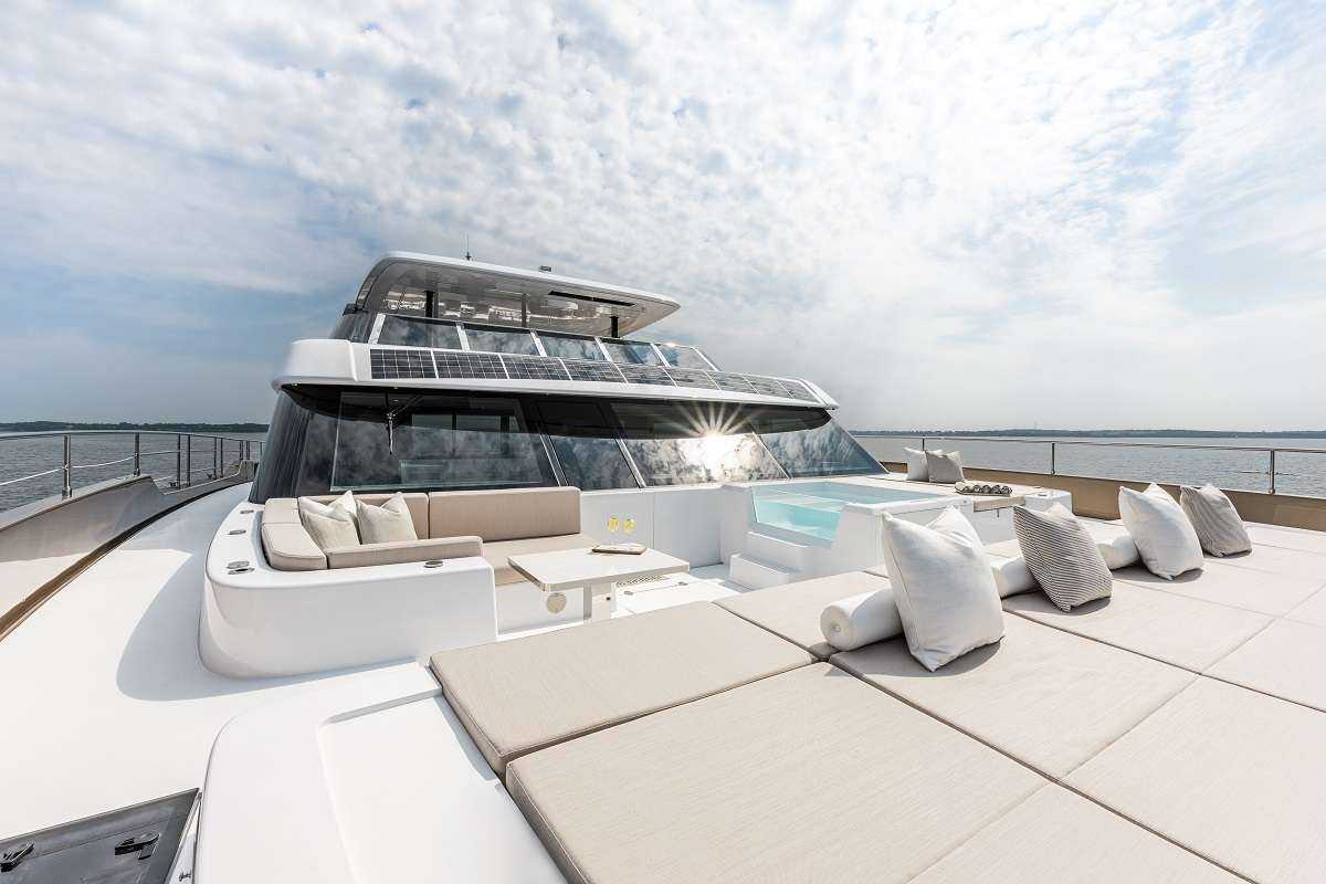 Foredeck Sun Pads And Jacuzzi