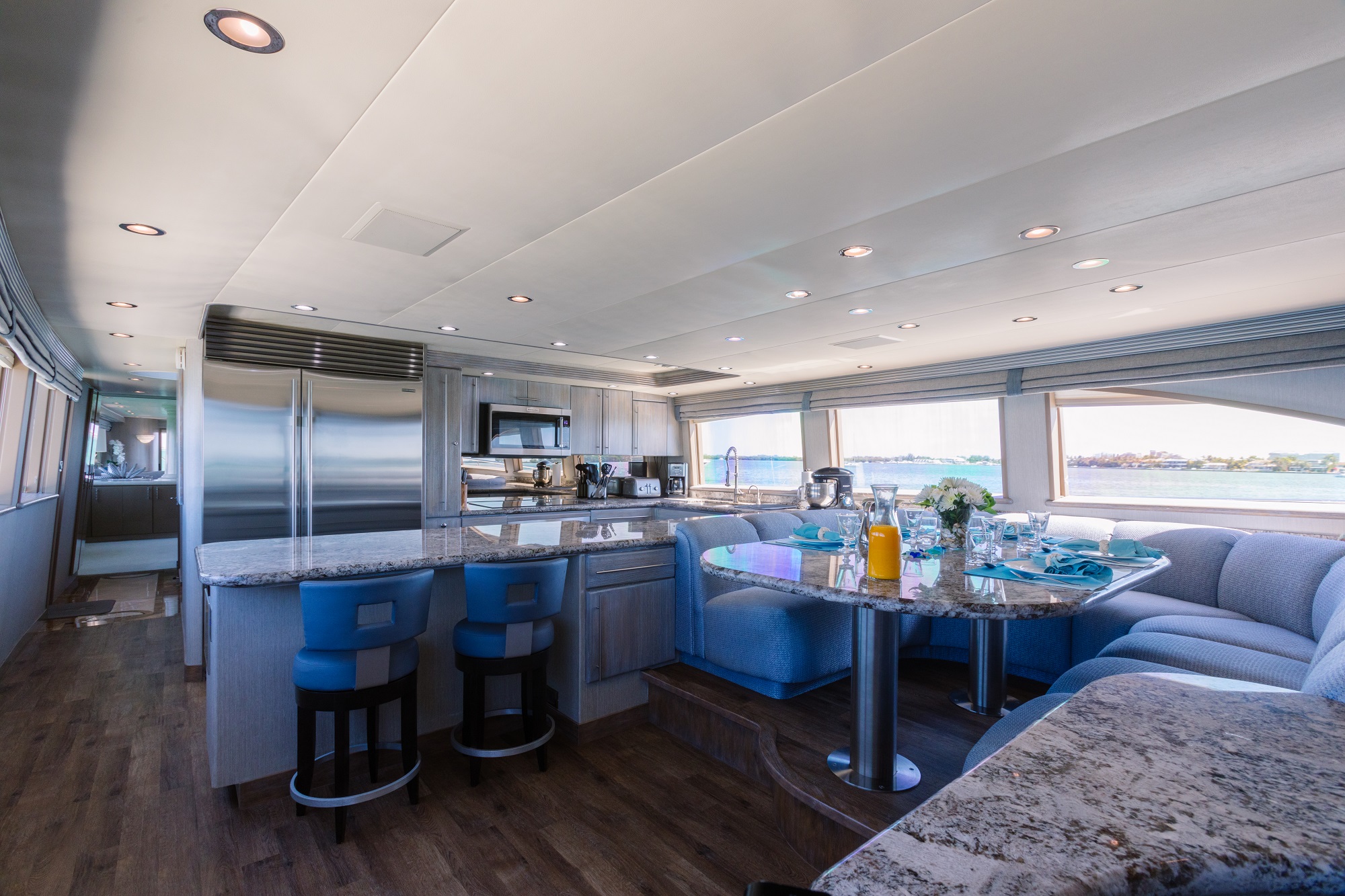 Dine in galley
