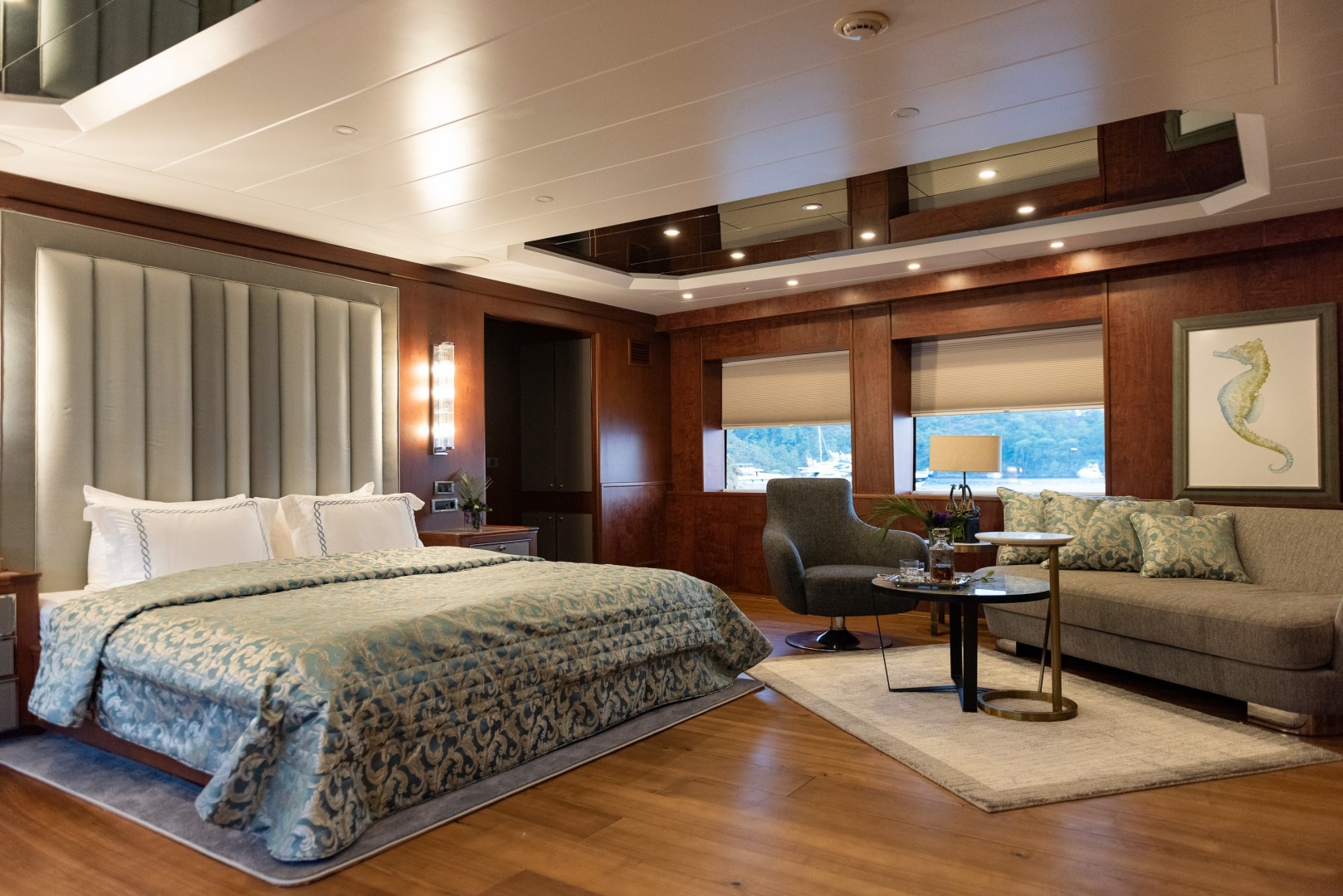 Luxury main deck master