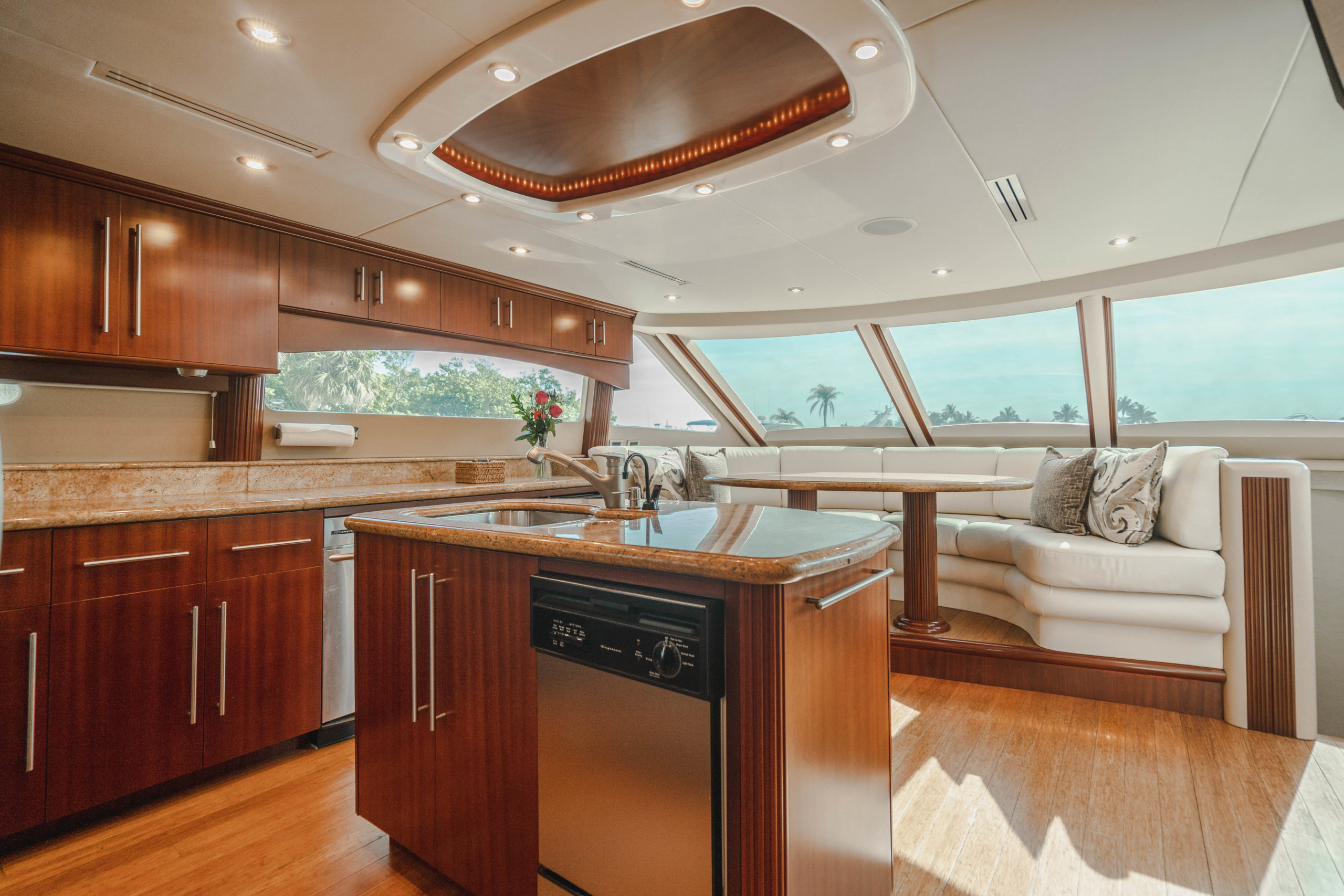 Galley with cosy banquette