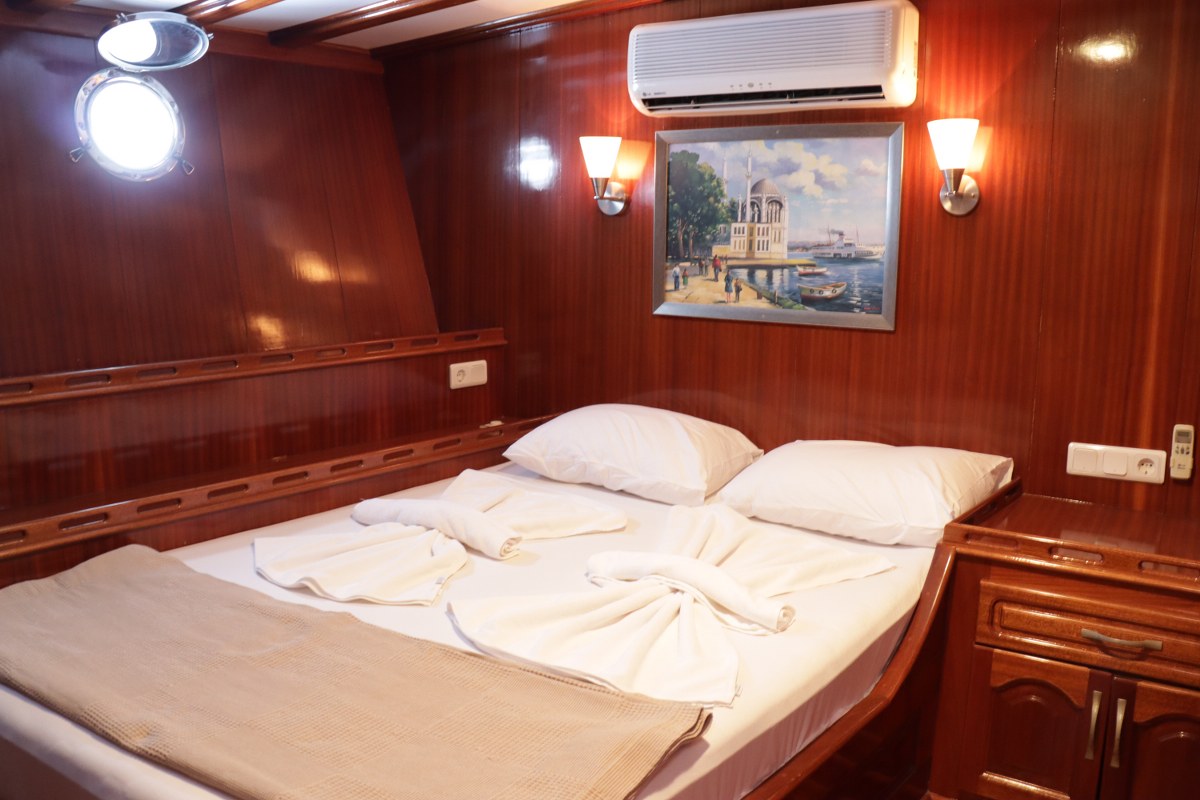 Guest double cabin