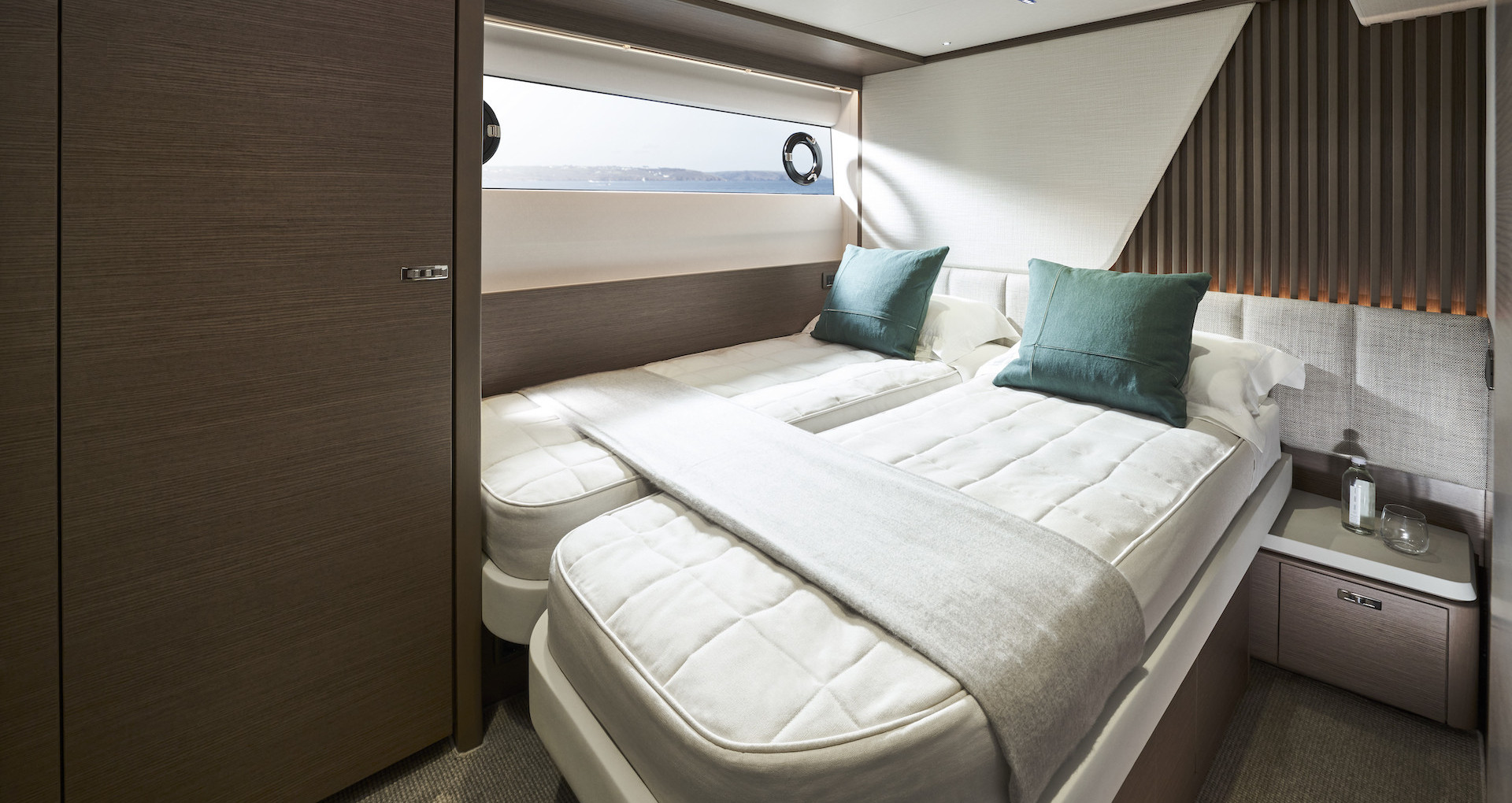 Starboard flexible guest cabin