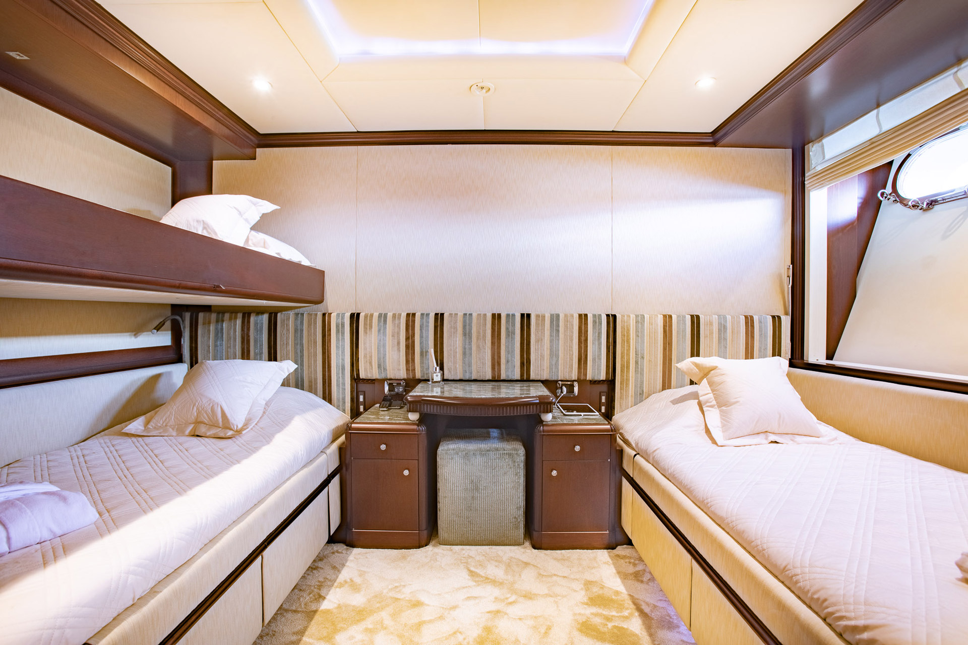 Twin suite with pullman bunk