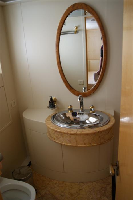 Double Cabin - Bathroom