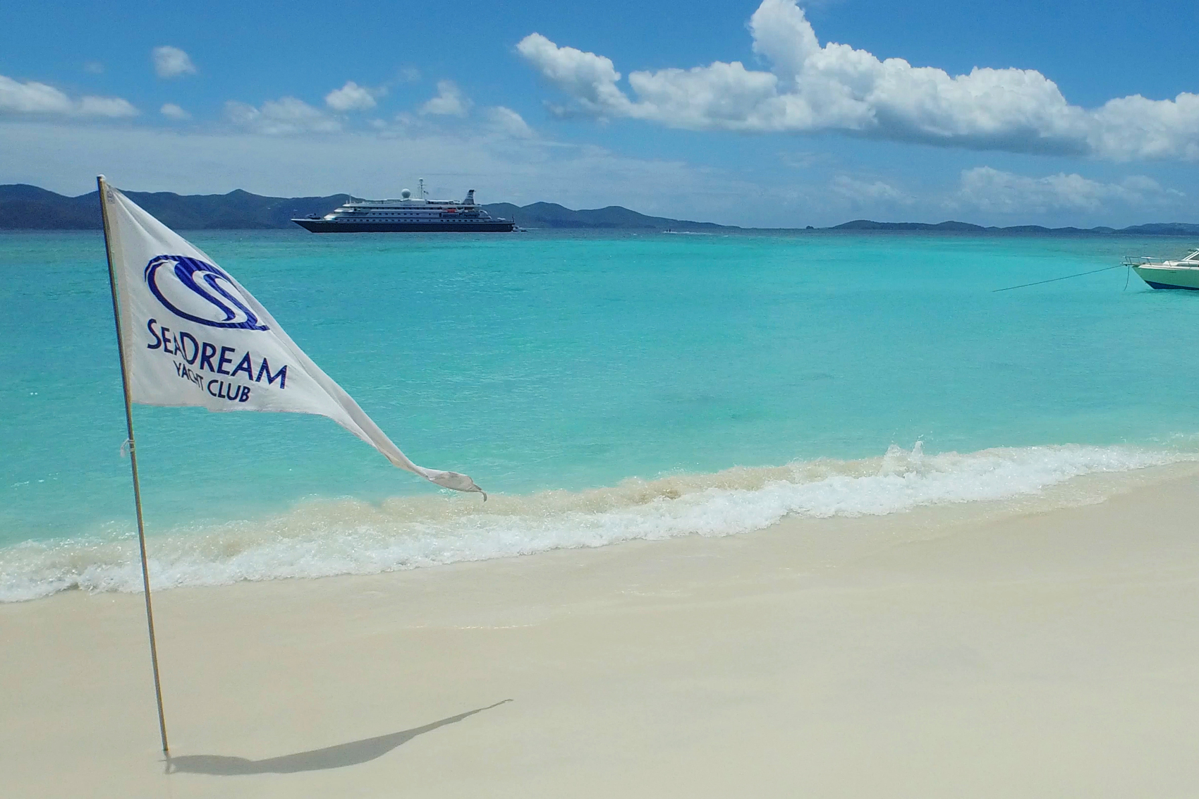 Luxury Yacht SEA DREAM - Beach Fun