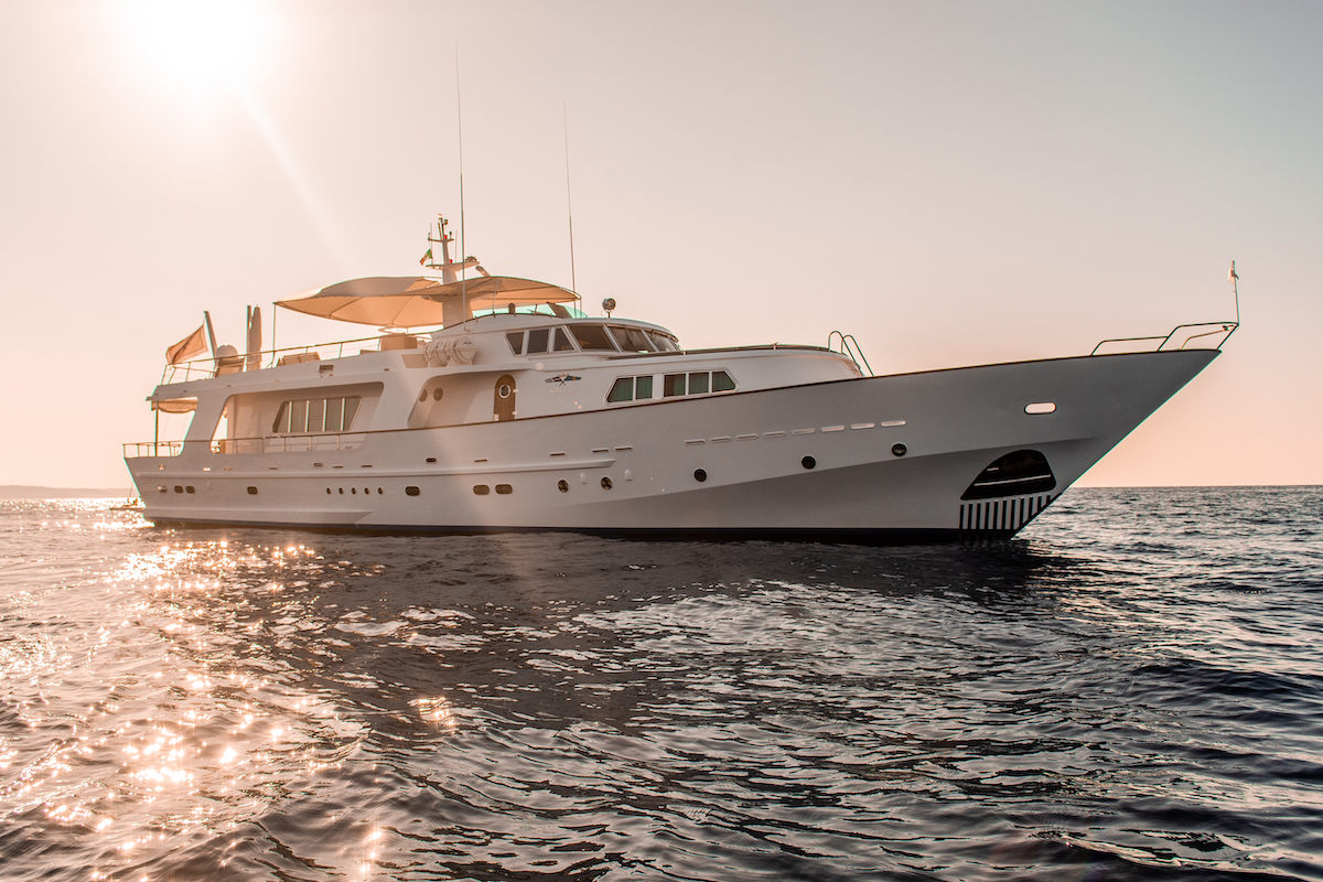 Luxury Yacht A&A Profile