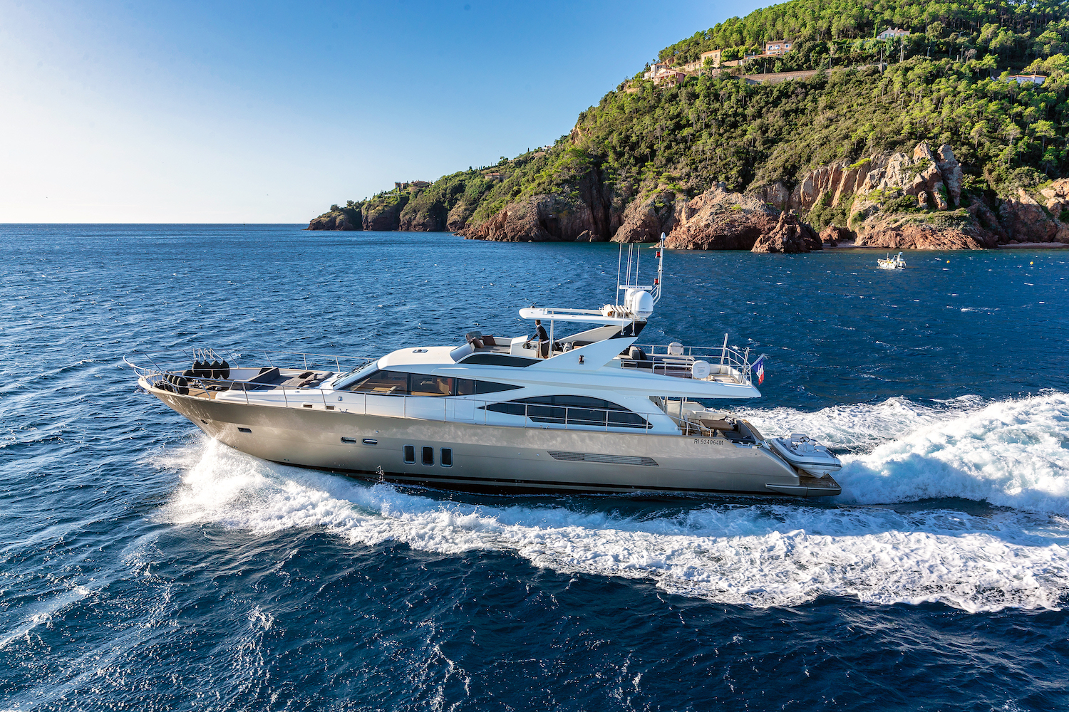 Luxury Yacht ARMONEE Running