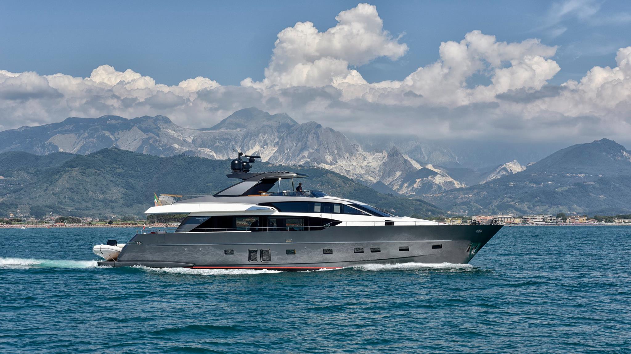 Luxury Yacht PEMBE (sistership)