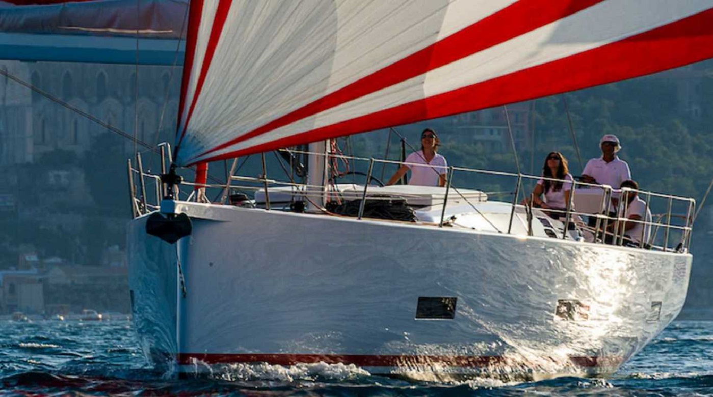 Luxury Yacht PURA FOLLIA