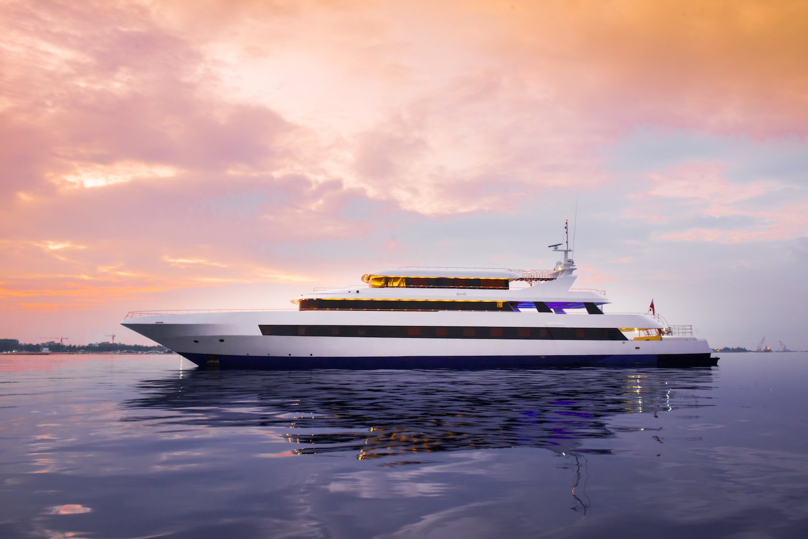 Luxury Yacht RITRELLA Profile
