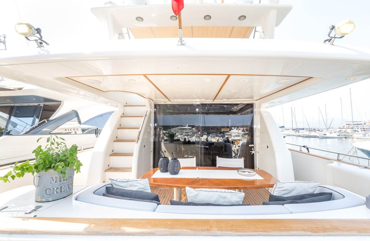 Luxury Yacht STRADIVARIA