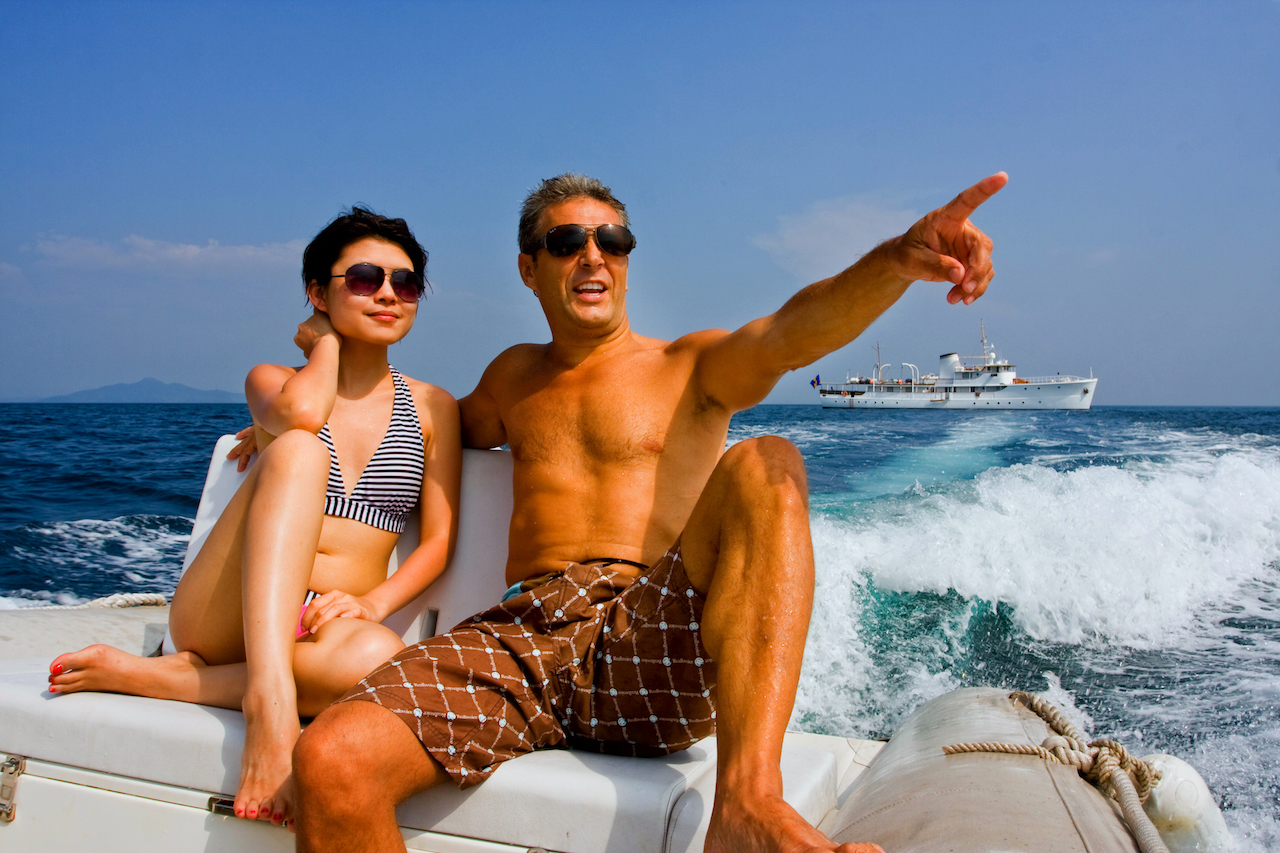 Luxury Yacht Charter With Family And Friends 