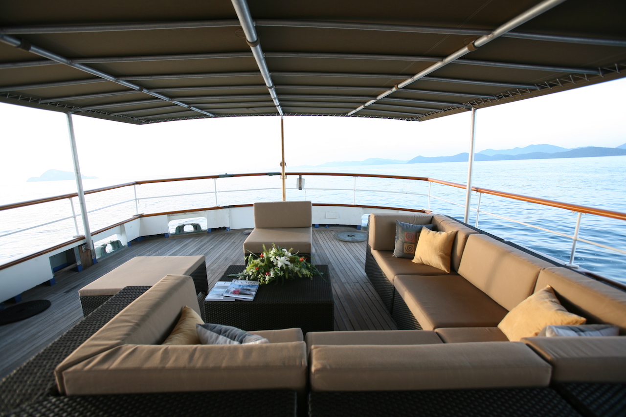 Luxury Yacht Charter With Family And Friends   
