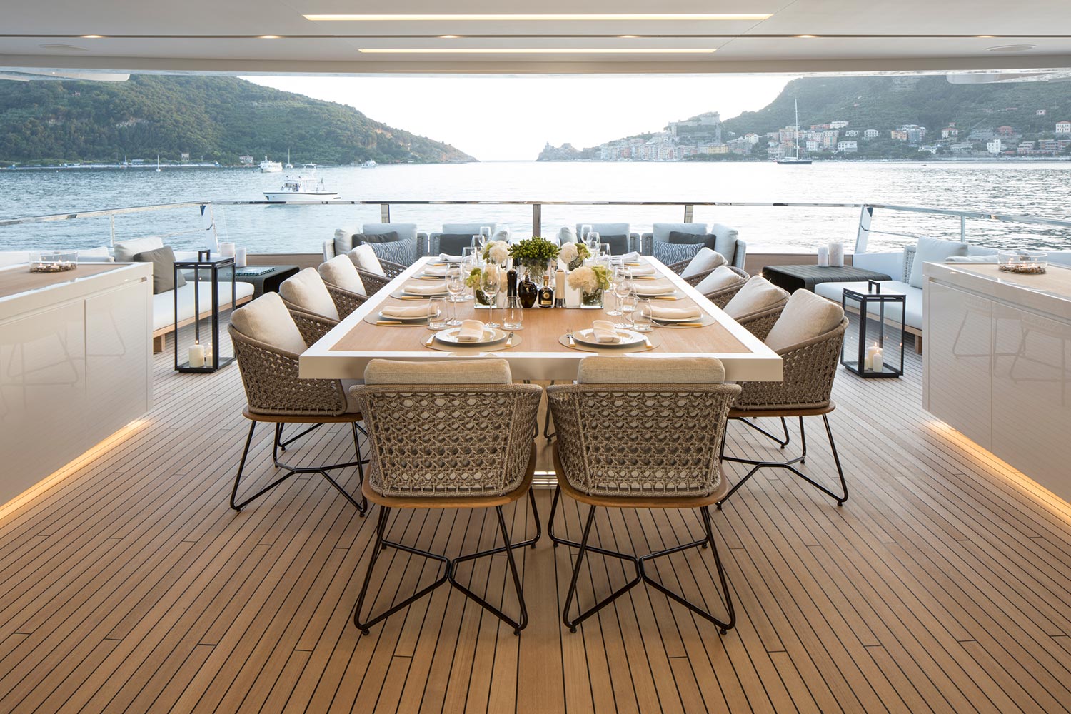 Yacht SEVEN SINS - Alfresco Dining On The Upper Deck Aft
