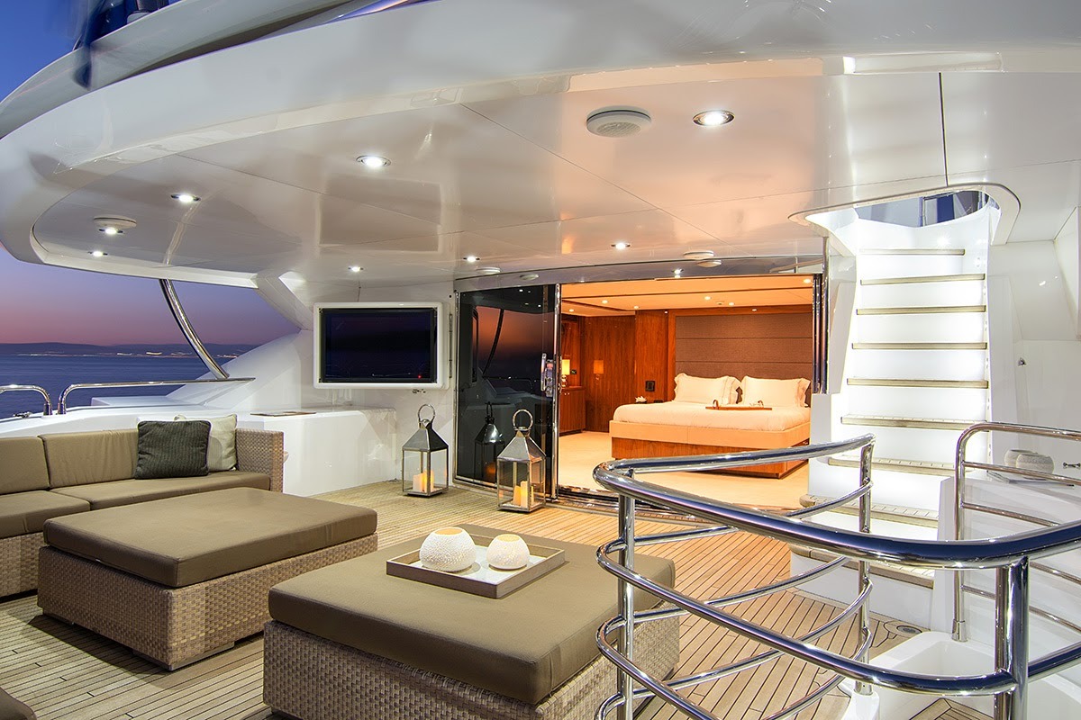 Master Cabin Aft Deck With Entertainment