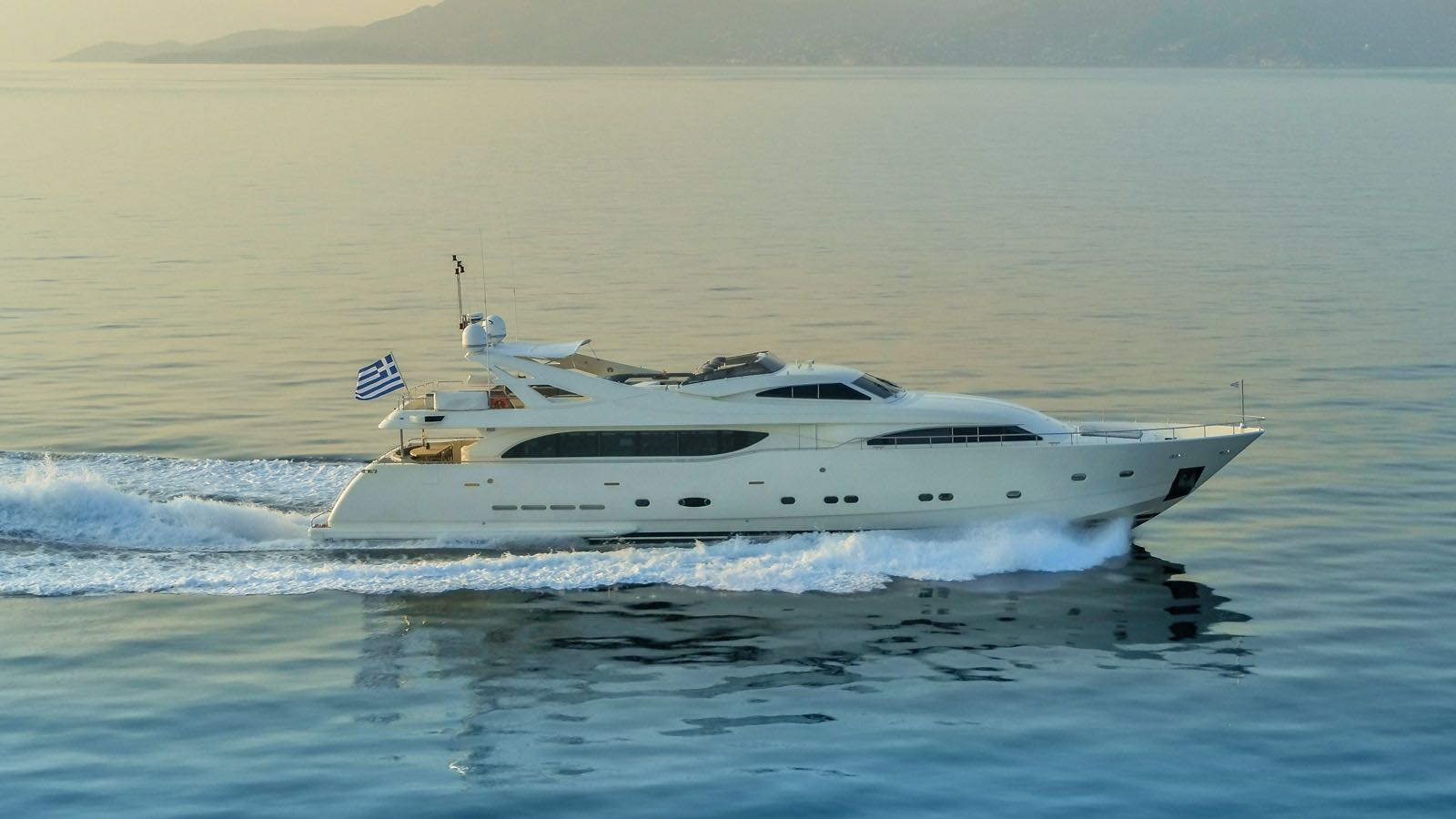 Motor Yacht Champagne Seas