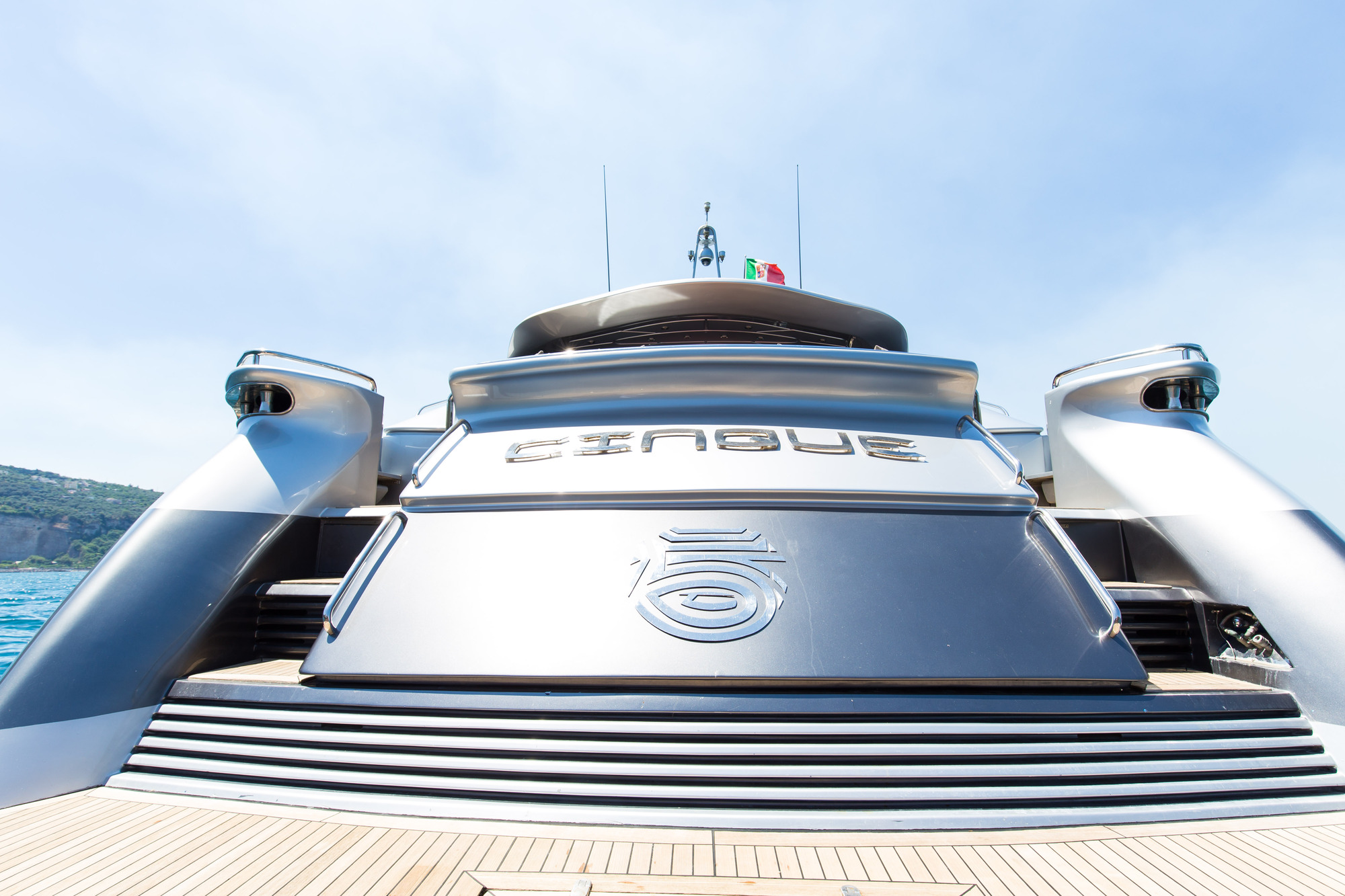 Pershing Motor Yacht CINQUE - Stern View