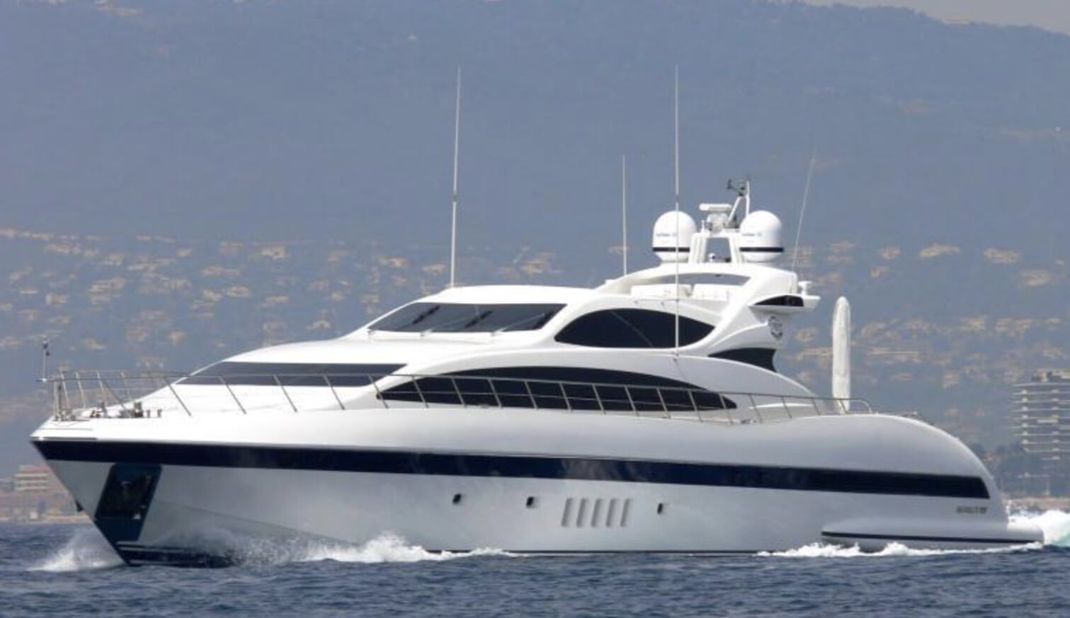 SERENADA Yacht Charter Details, Mangusta (Overmarine) | CHARTERWORLD ...