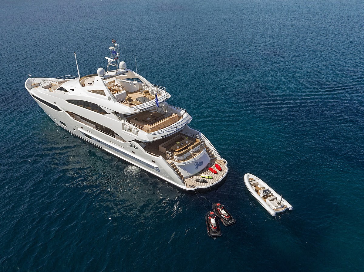 Sunseeker PATHOS - Anchored With Tender