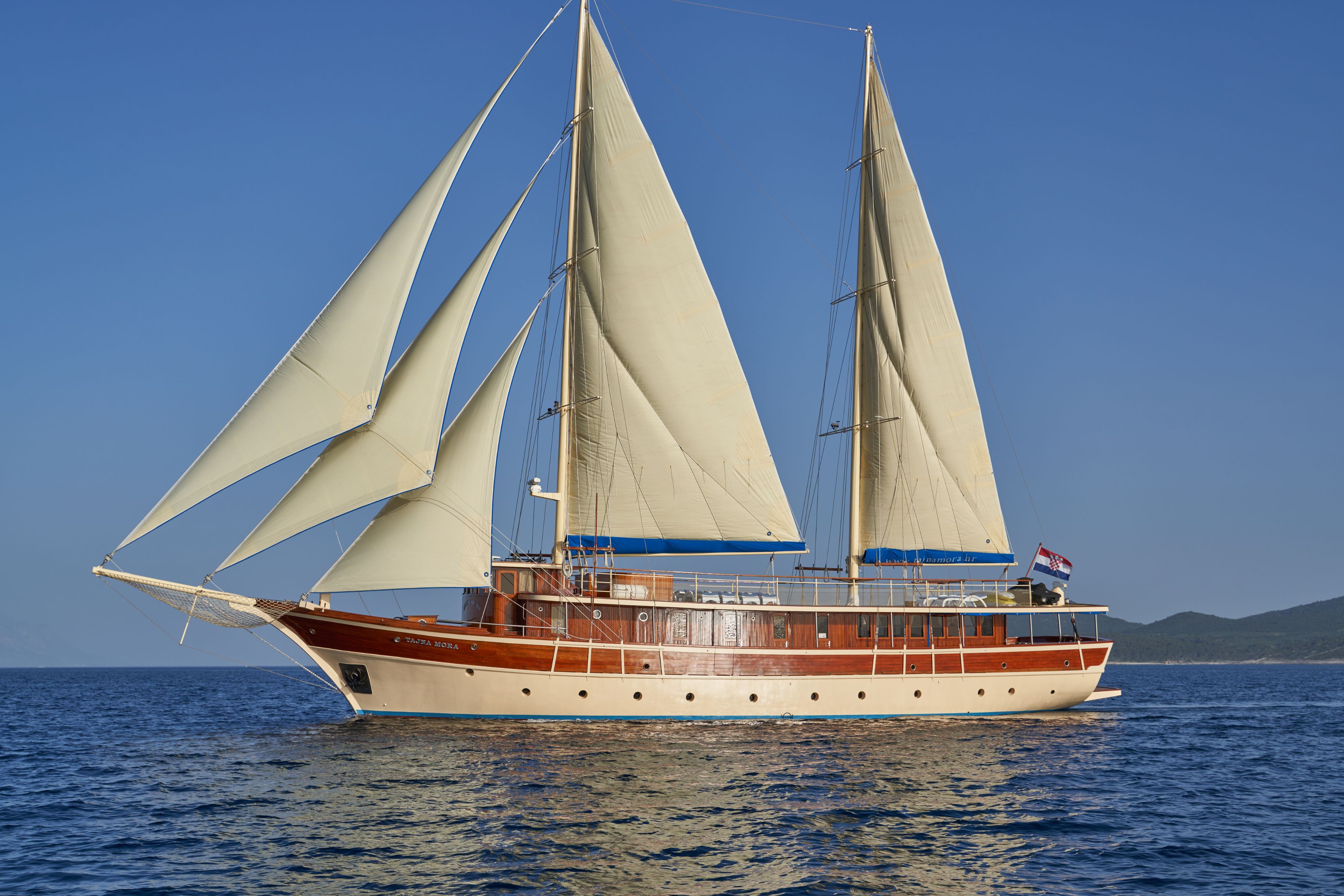 TAJNA MORA Yacht Profile