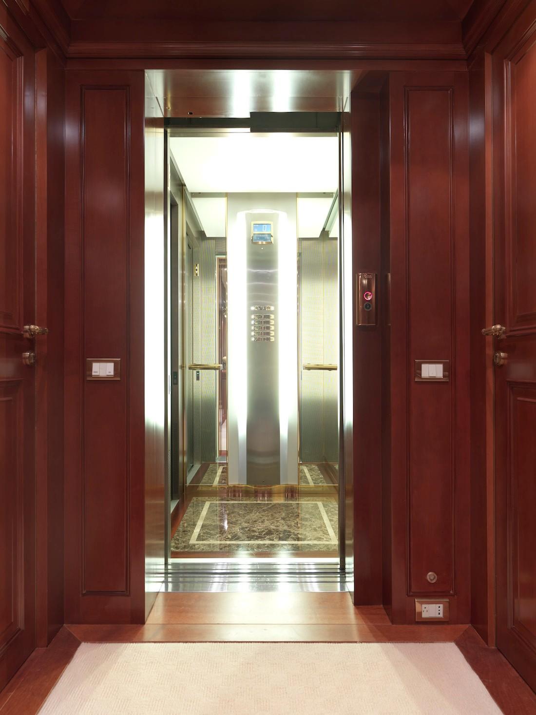 Yacht APOGEE - Elevator