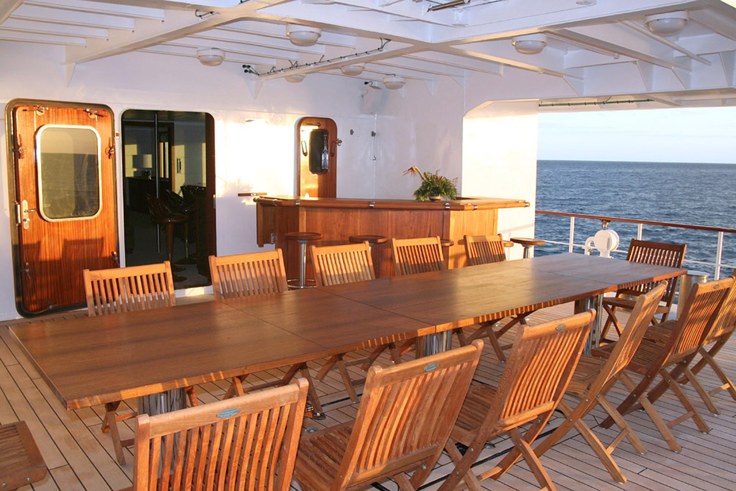 Yacht HANSE EXPLORER Aft Dining