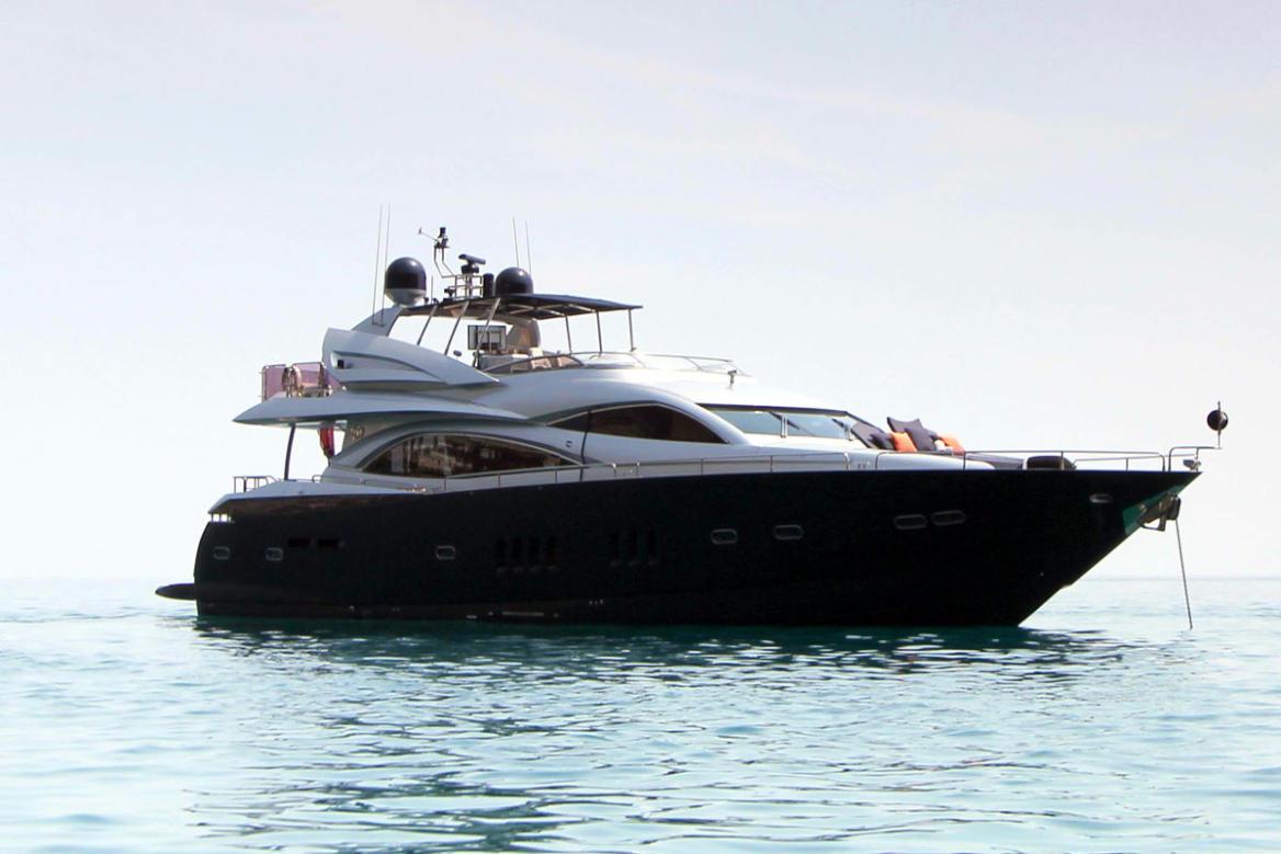 Yacht LEADING FEARLESSLY A Sunseeker 90 - Sistership GEORGINA Pictured