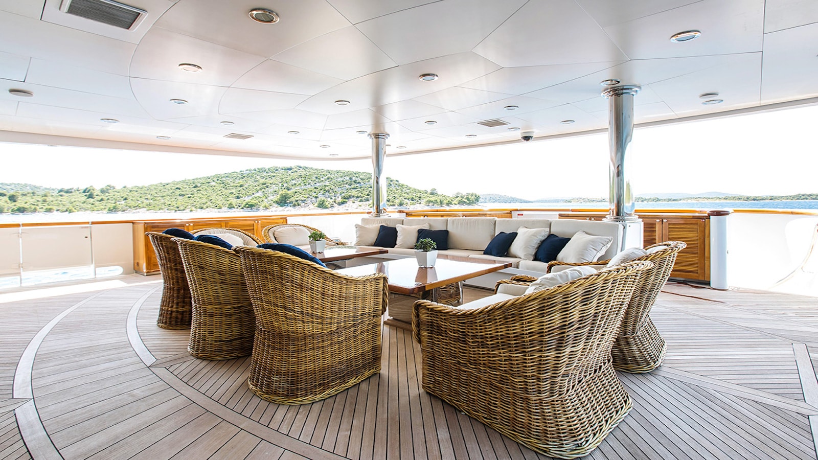 Yacht Mustique By Trinity - Aft Dining