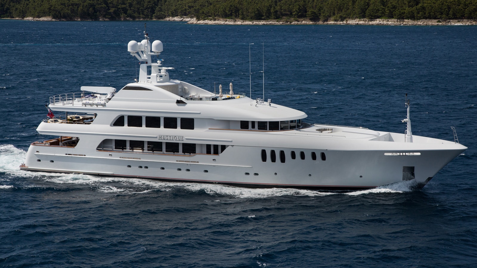 Yacht Mustique By Trinity - Cruising Pacific Northwest
