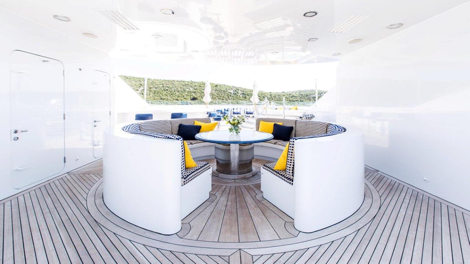 Yacht Mustique By Trinity - Sundeck Seatng