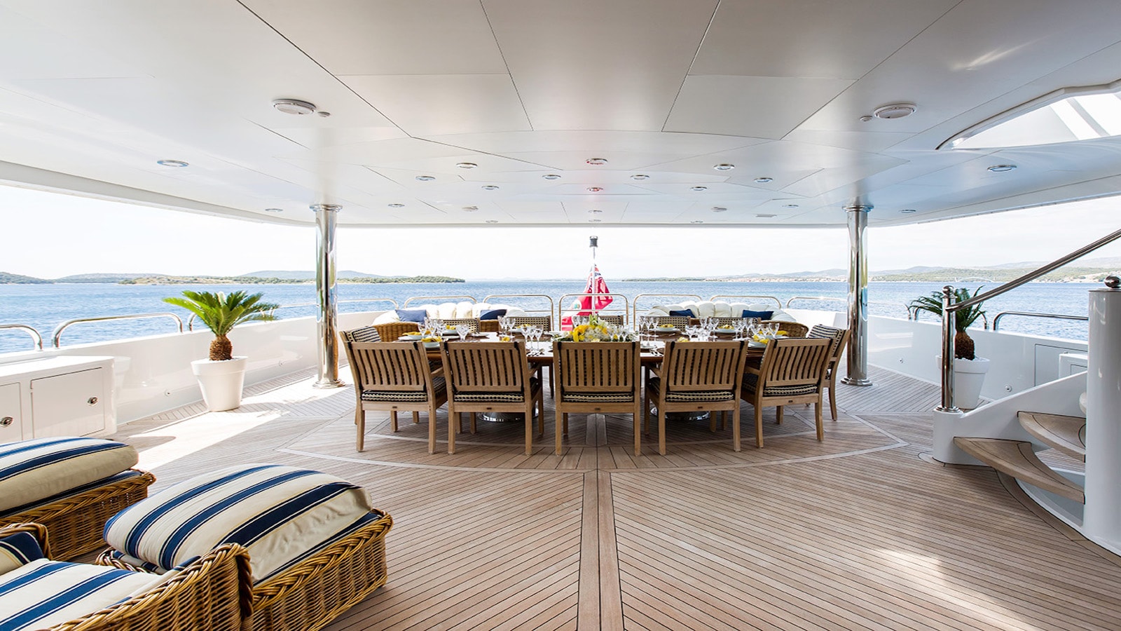 Yacht Mustique By Trinity - Uper Deck Al Fresco Dining